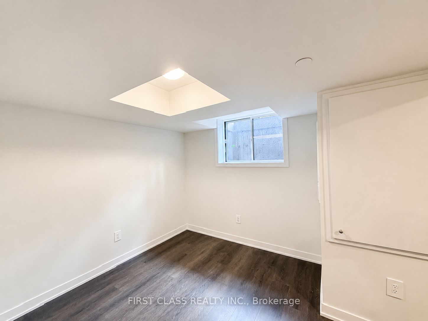 24 Green Garden Boulevard BSMT, Toronto, ON M6A 1N3 photo 2