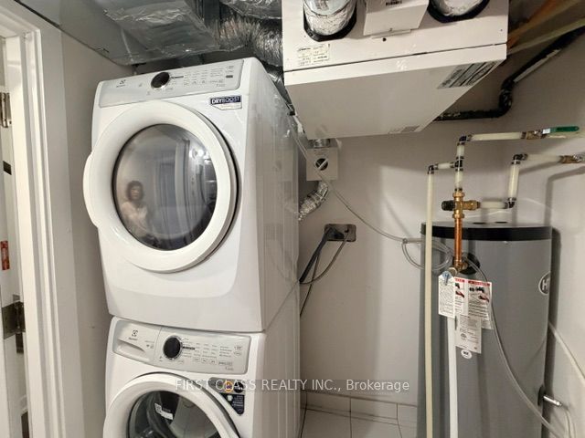 24 Green Garden Boulevard BSMT, Toronto, ON M6A 1N3 photo 3