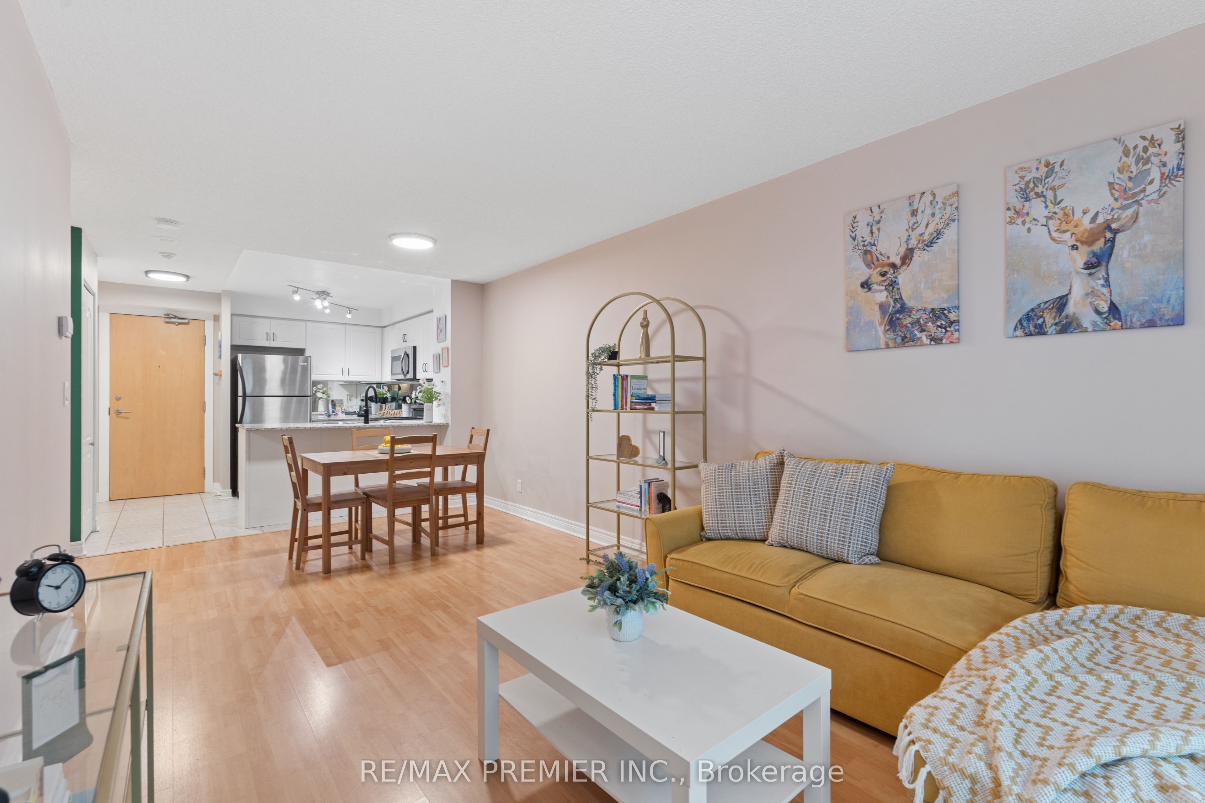 212 Eglinton Avenue E 307, Toronto, ON M4P 0A3 photo 2