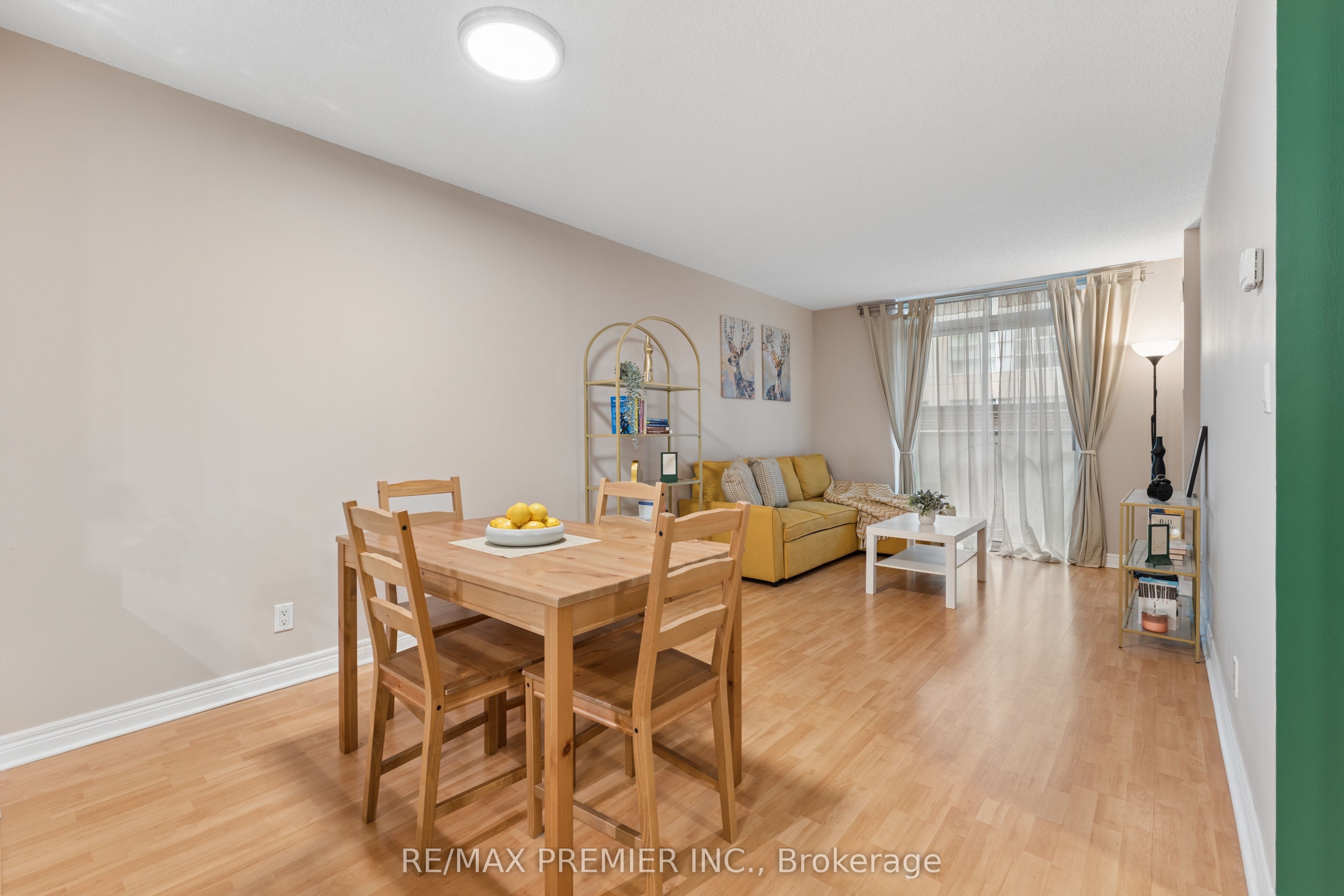 212 Eglinton Avenue E 307, Toronto, ON M4P 0A3 photo 5