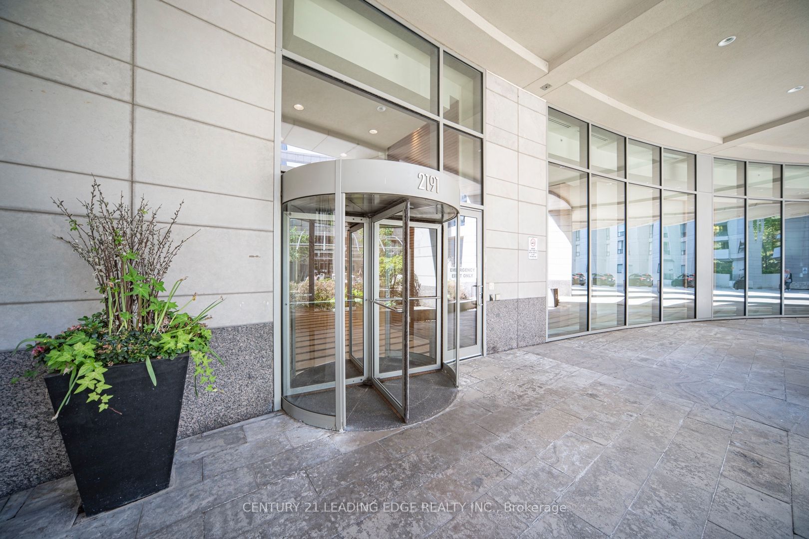 2191 Yonge Street 5104, Toronto, ON M4S 3H8 photo 3