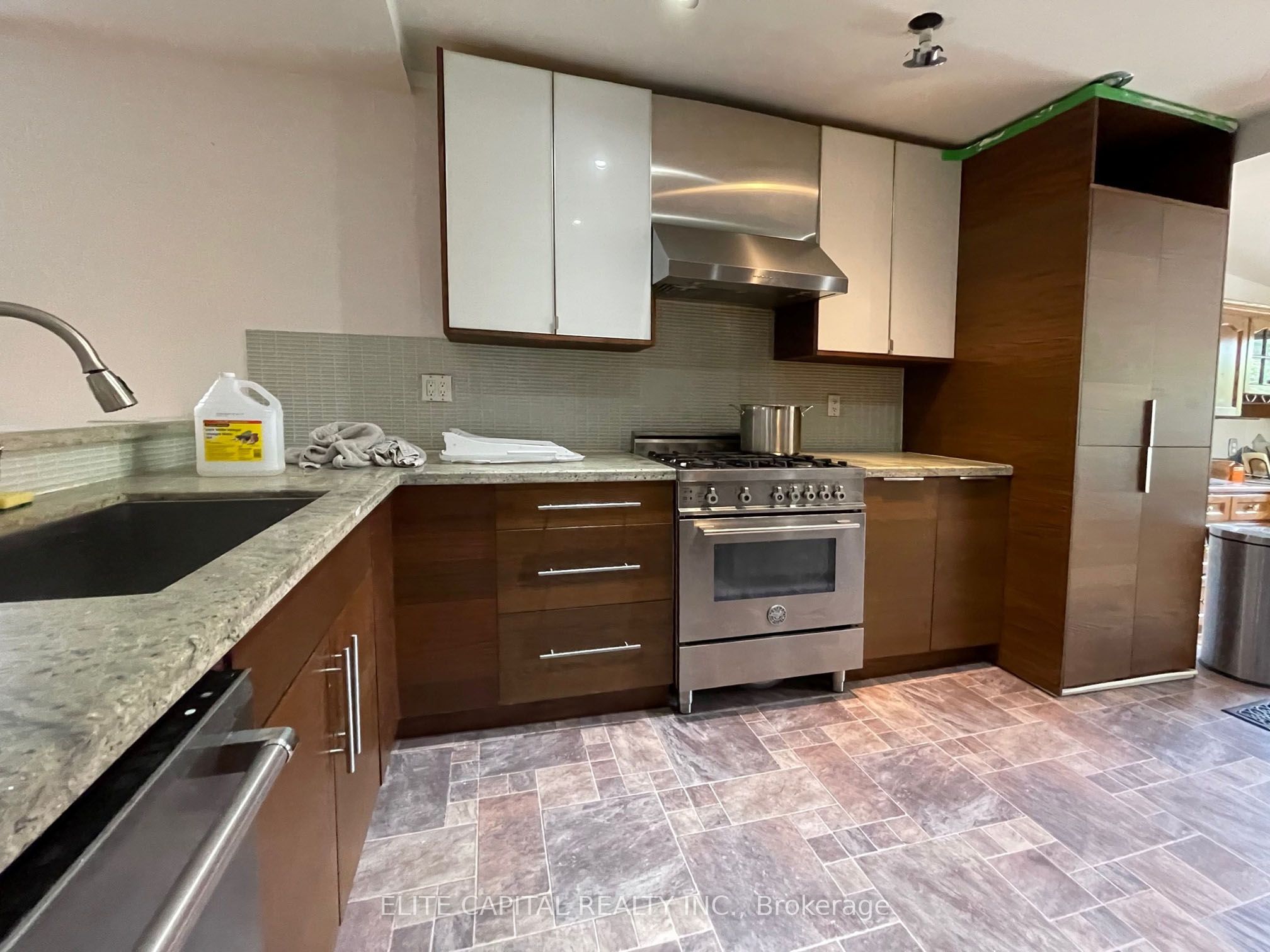 633 Christie Street Upper, Toronto, ON M6G 3E6 photo 2
