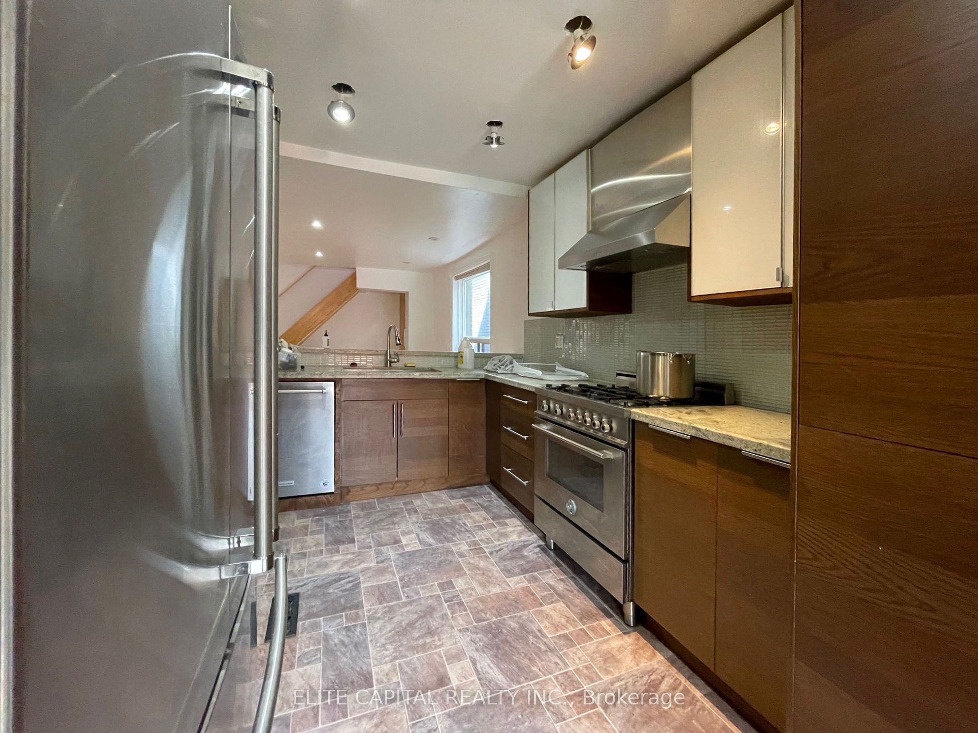633 Christie Street Upper, Toronto, ON M6G 3E6 photo 3