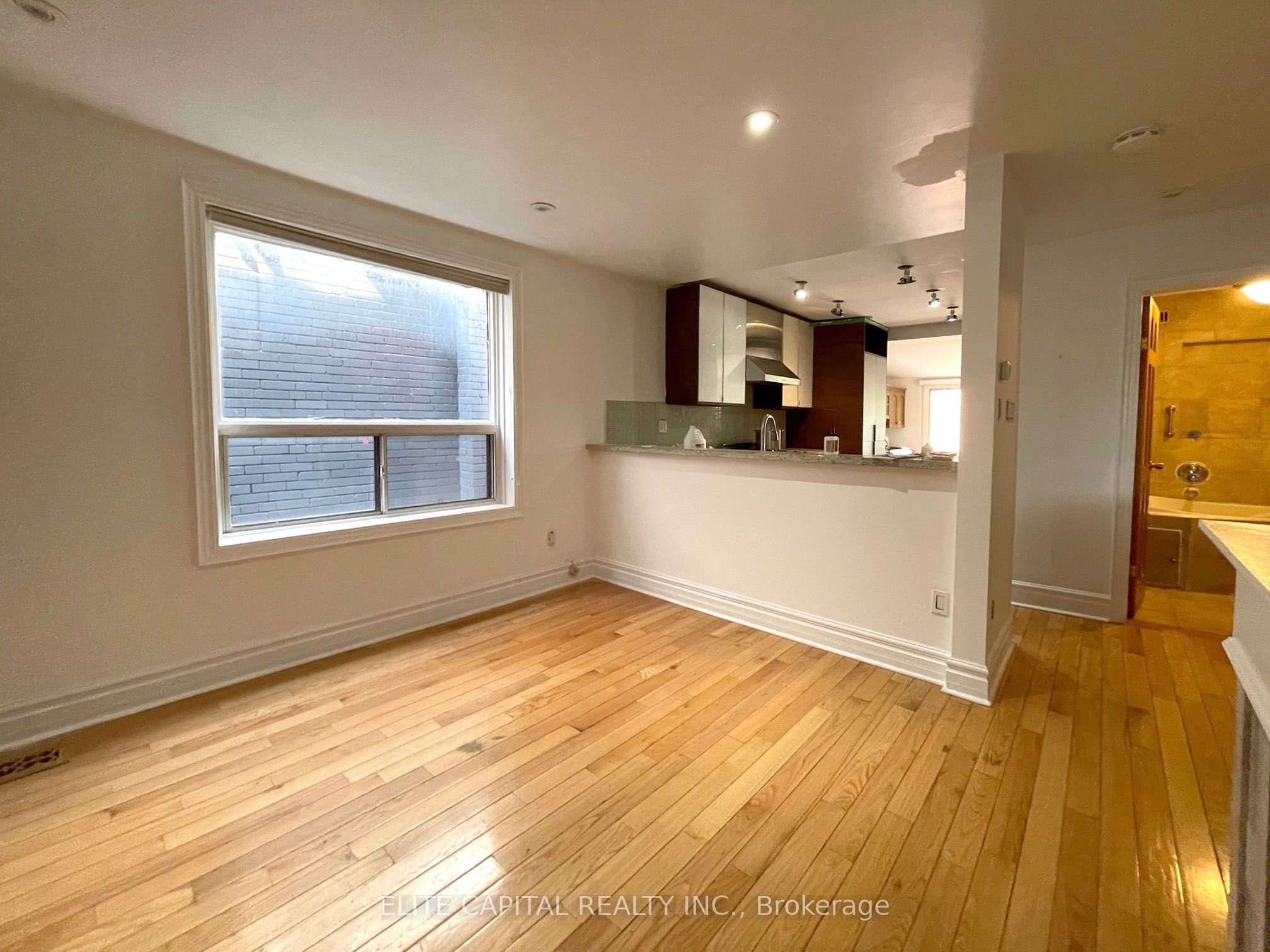 633 Christie Street Upper, Toronto, ON M6G 3E6 photo 4
