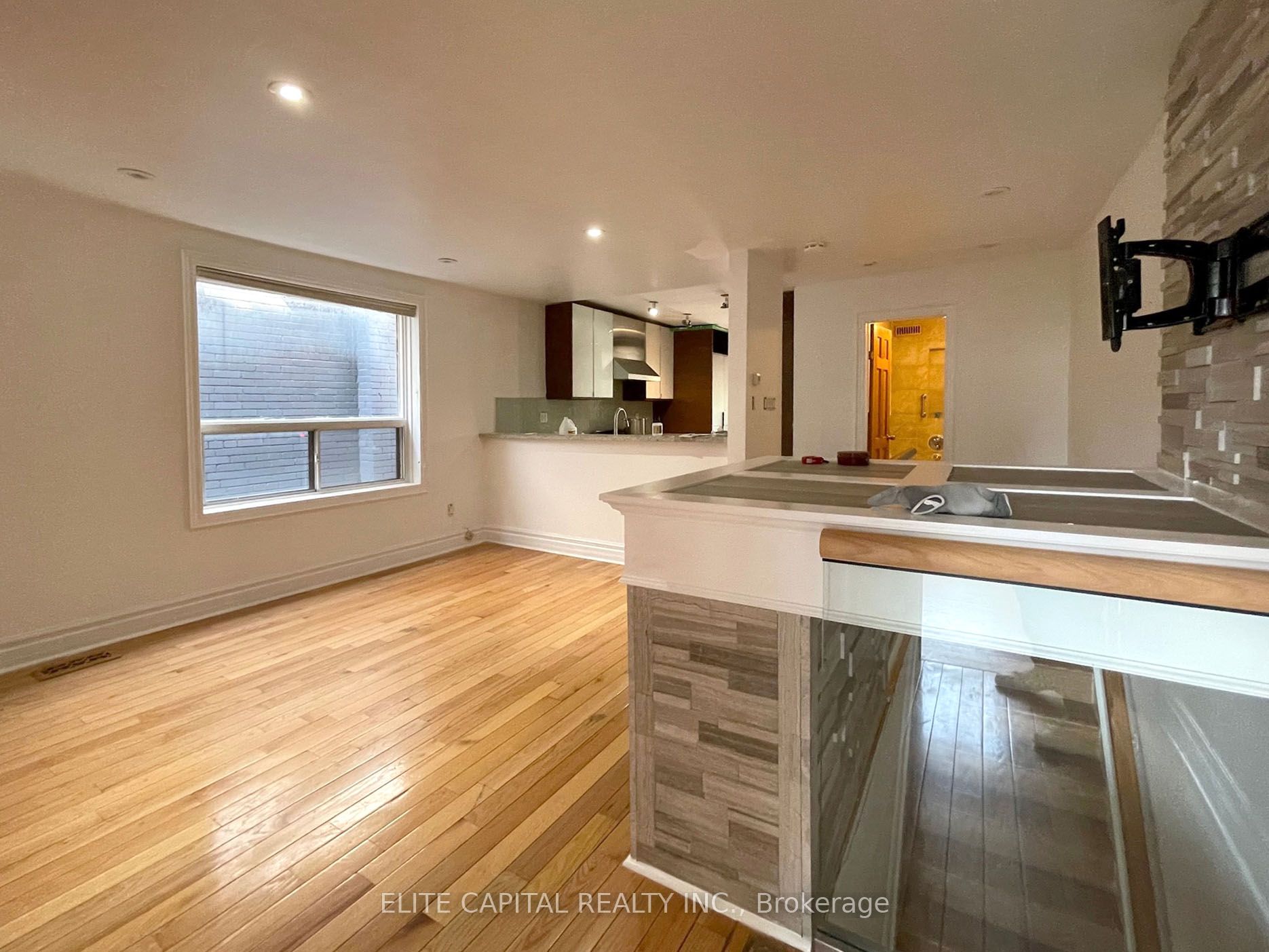 633 Christie Street Upper, Toronto, ON M6G 3E6 photo 5