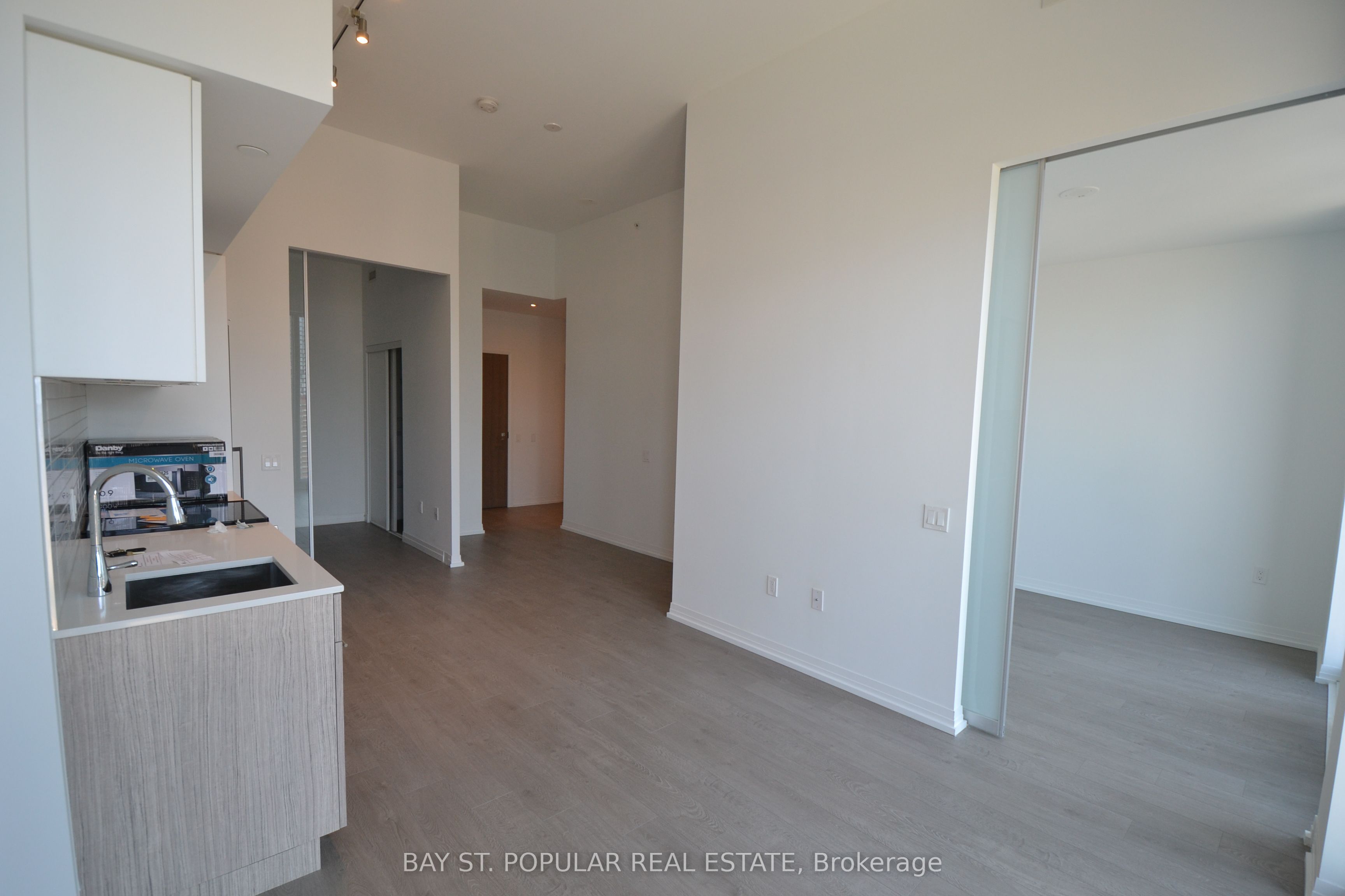 251 Jarvis Street 1923, Toronto, ON M5A 2C2 photo 2