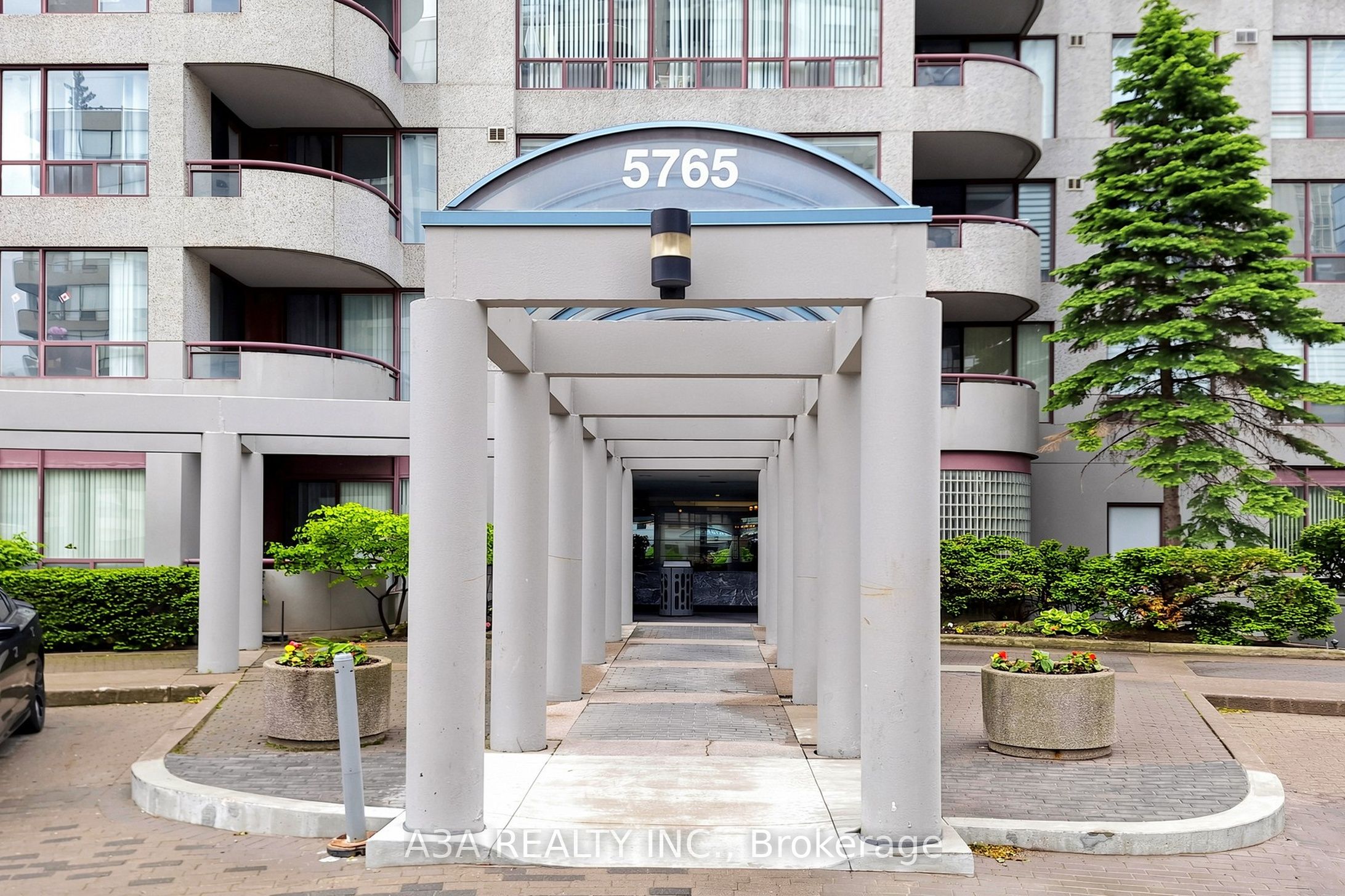 5765 Yonge Street 905, Toronto, ON M2M 4H9 photo 3
