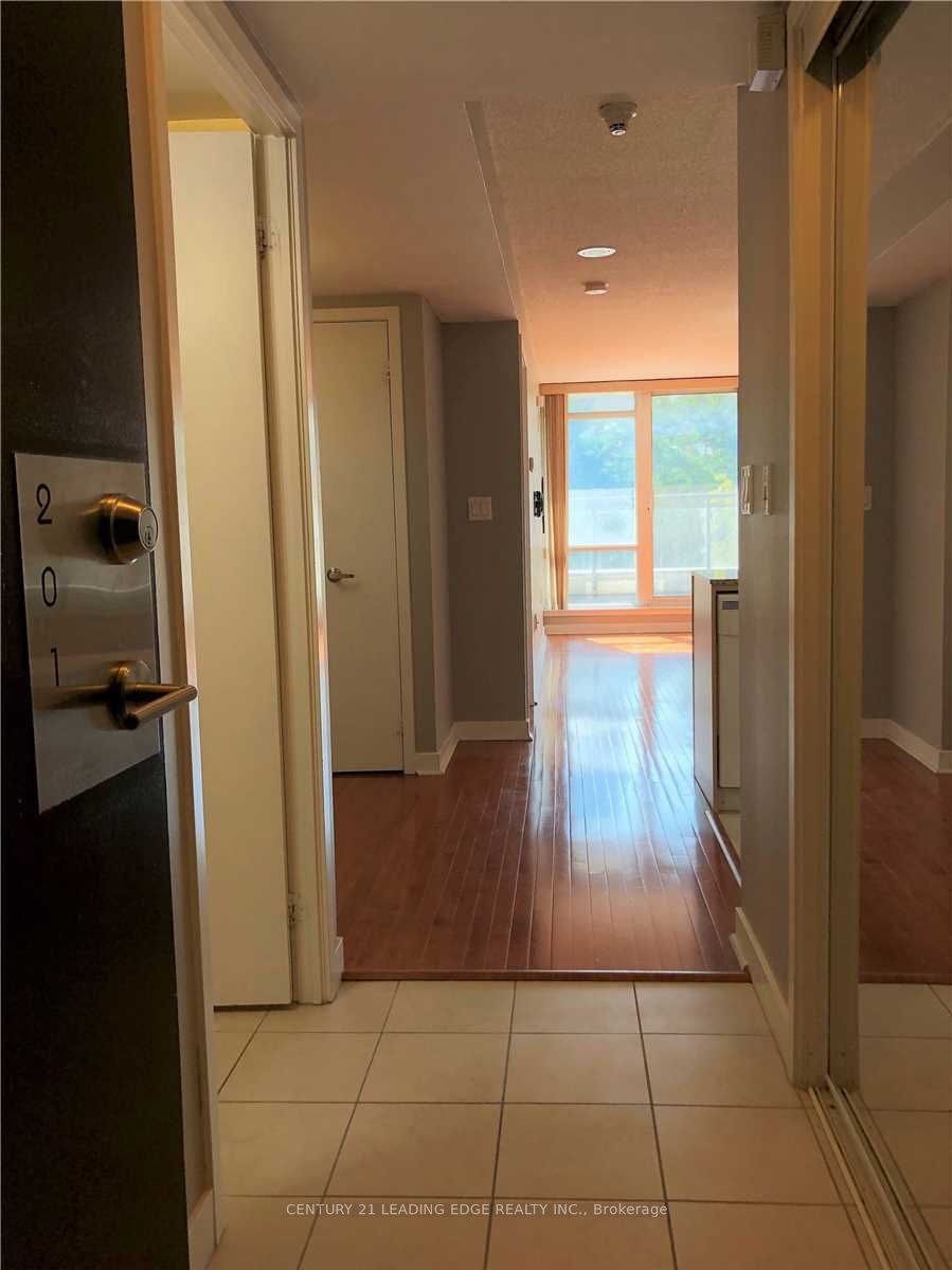11 Brunel Court 201, Toronto, ON M5V 3Y3 photo 3