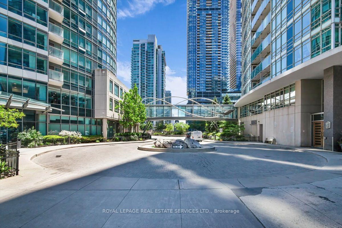 397 Front Street W 911, Toronto, ON M5V 3S1 photo 2