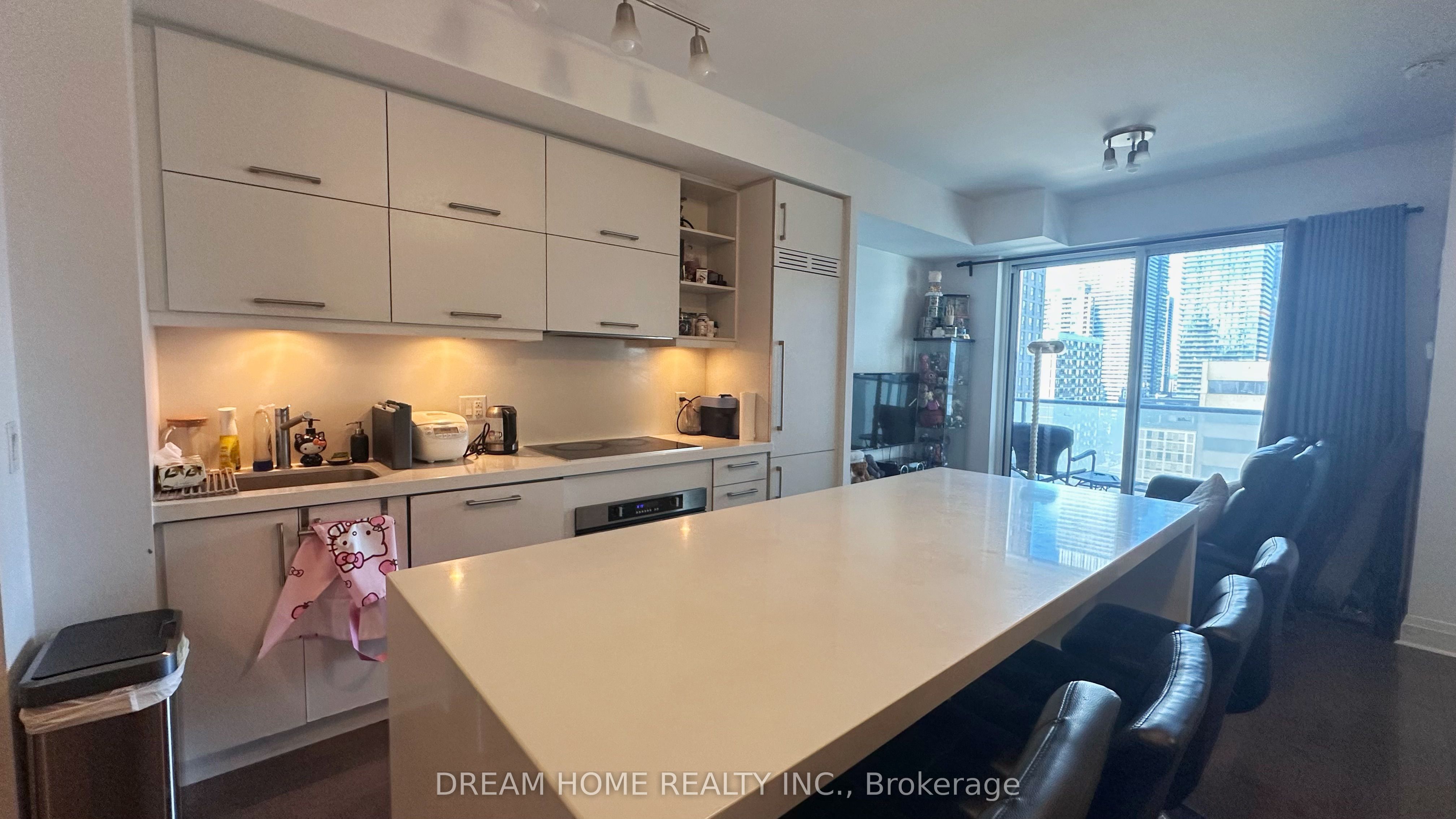 65 St. Mary Street 1611, Toronto, ON M5S 0A6 photo 4