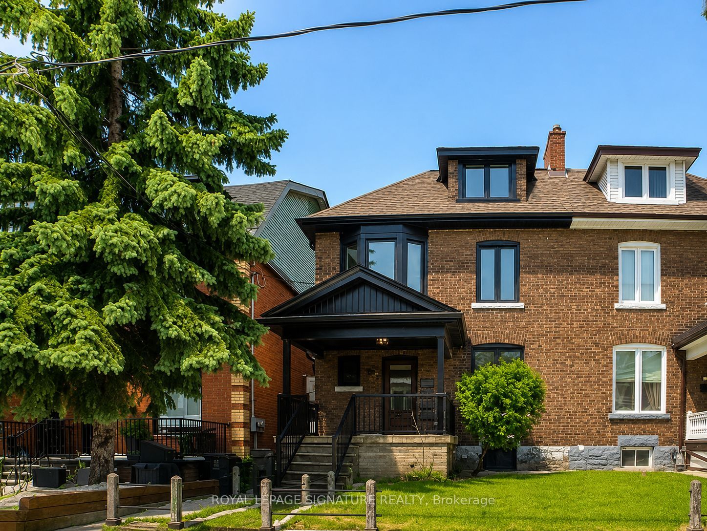 28 Beatrice Street 3rd Floor, Toronto, ON M6J 2T3