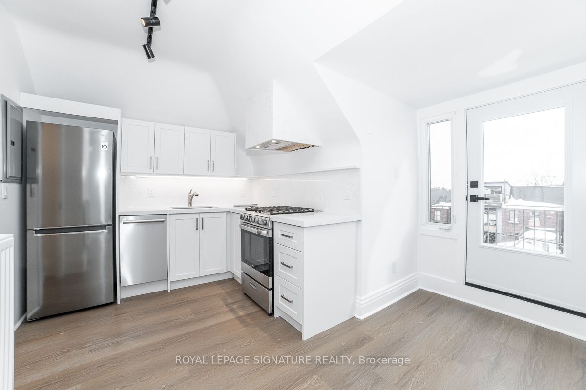 28 Beatrice Street 3rd Floor, Toronto, ON M6J 2T3 photo 4
