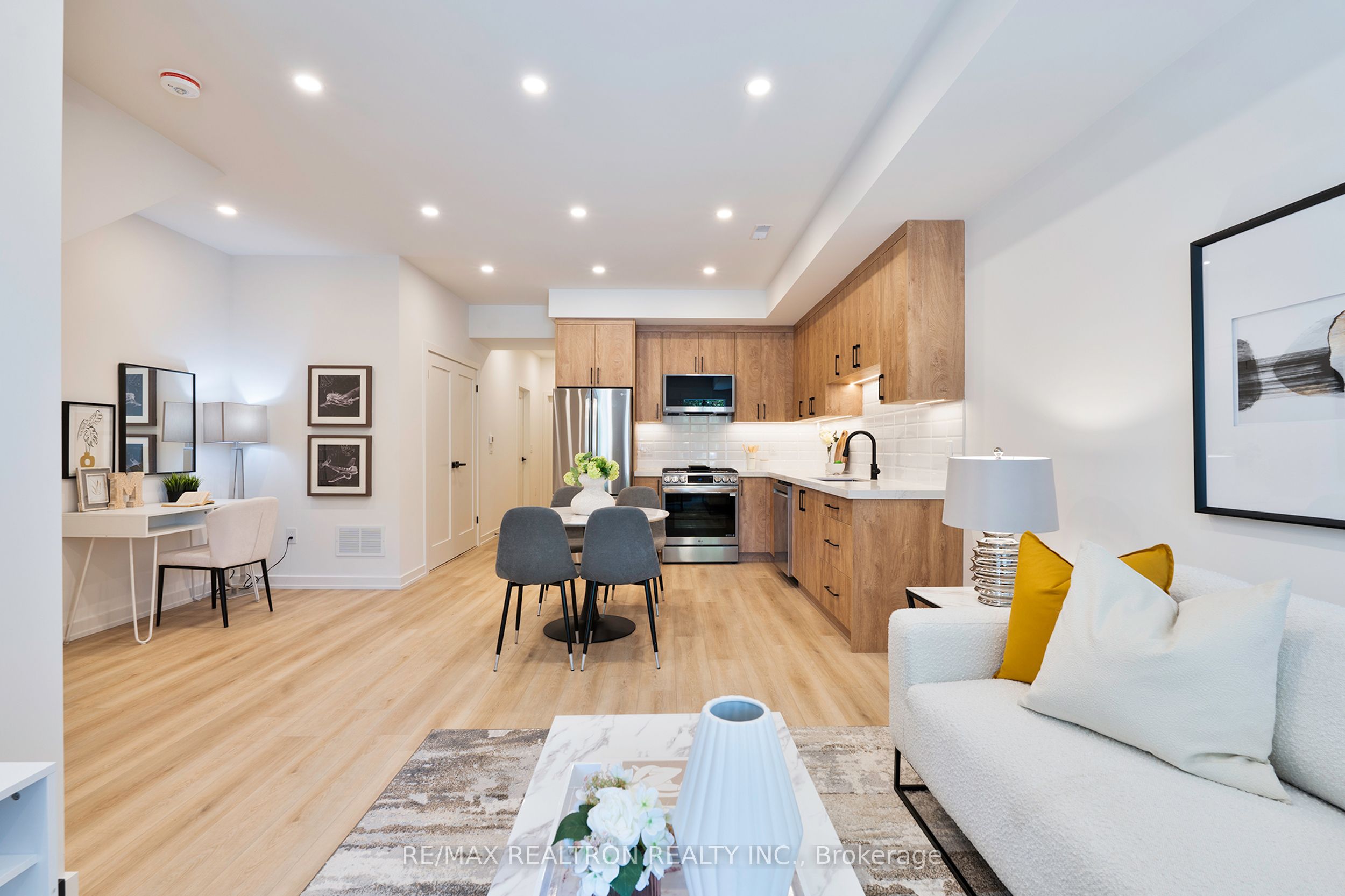53 alameda Avenue Main, Toronto, ON M6C 3W3