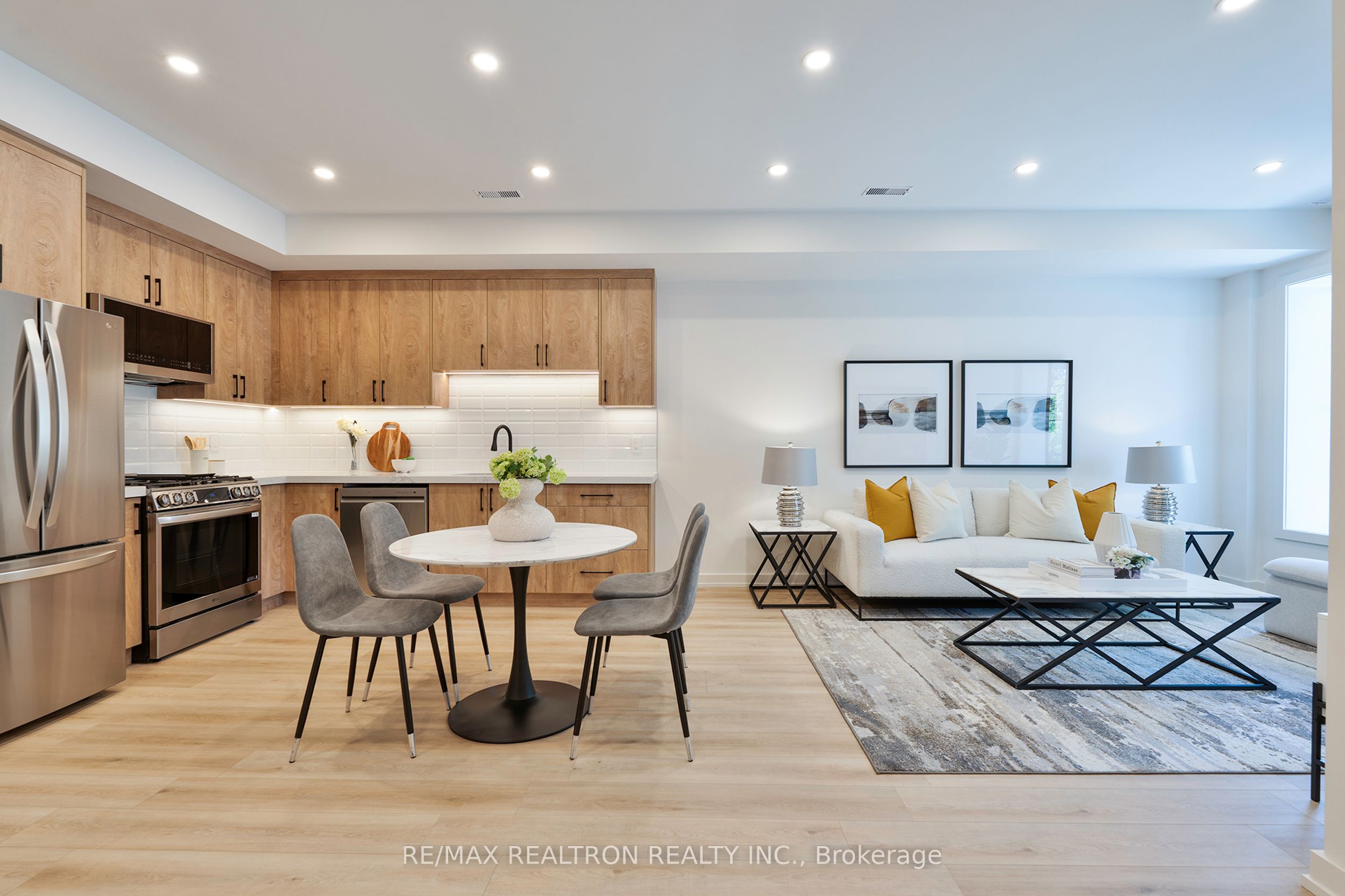 53 alameda Avenue Main, Toronto, ON M6C 3W3 photo 3
