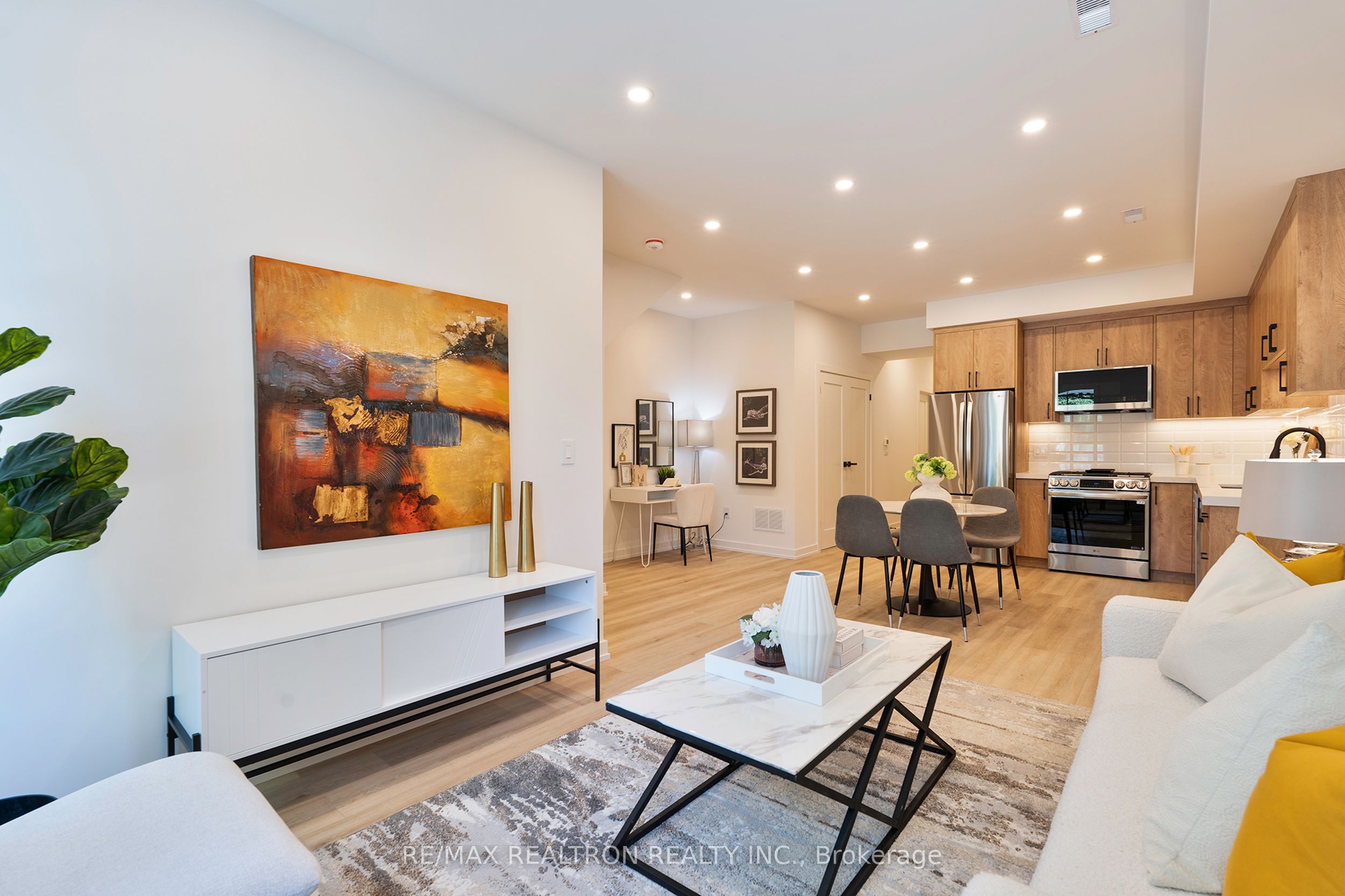 53 alameda Avenue Main, Toronto, ON M6C 3W3 photo 4