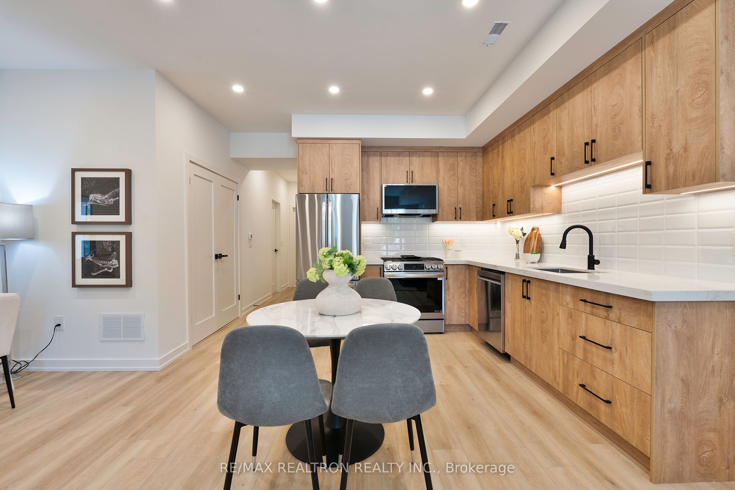 53 alameda Avenue Main, Toronto, ON M6C 3W3 photo 5