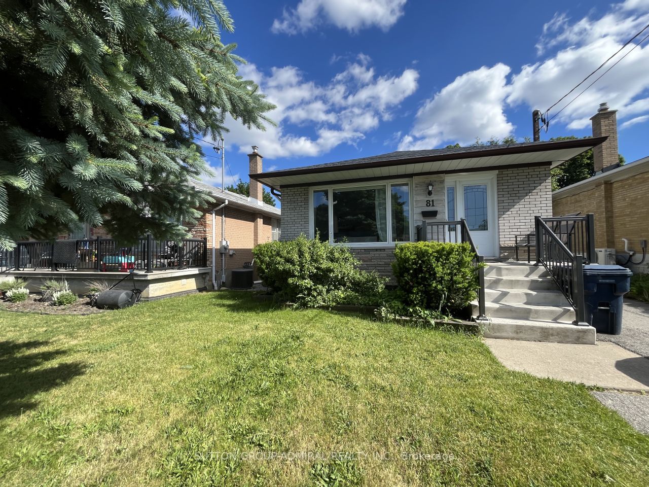 81 Searle Avenue, Toronto, ON M3H 4A6