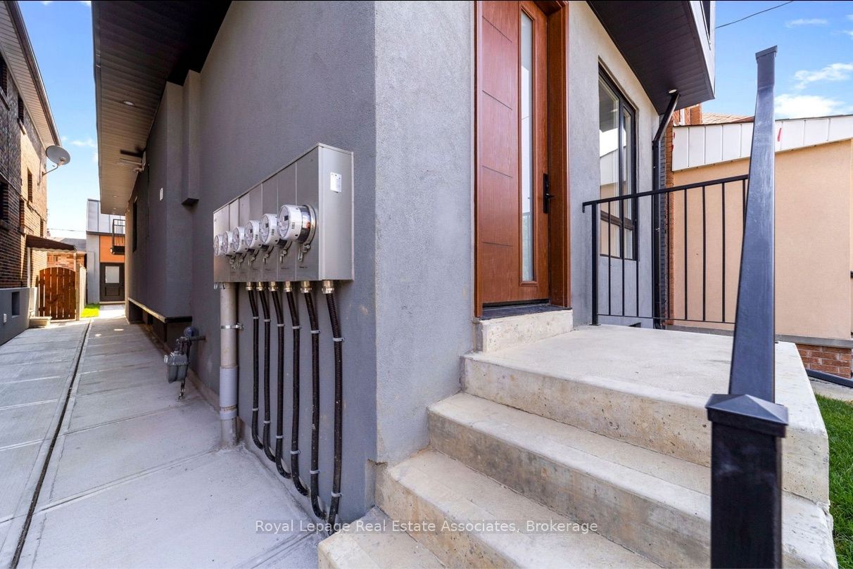 531 Delaware Avenue N, Toronto, ON M6H 2V3 photo 3