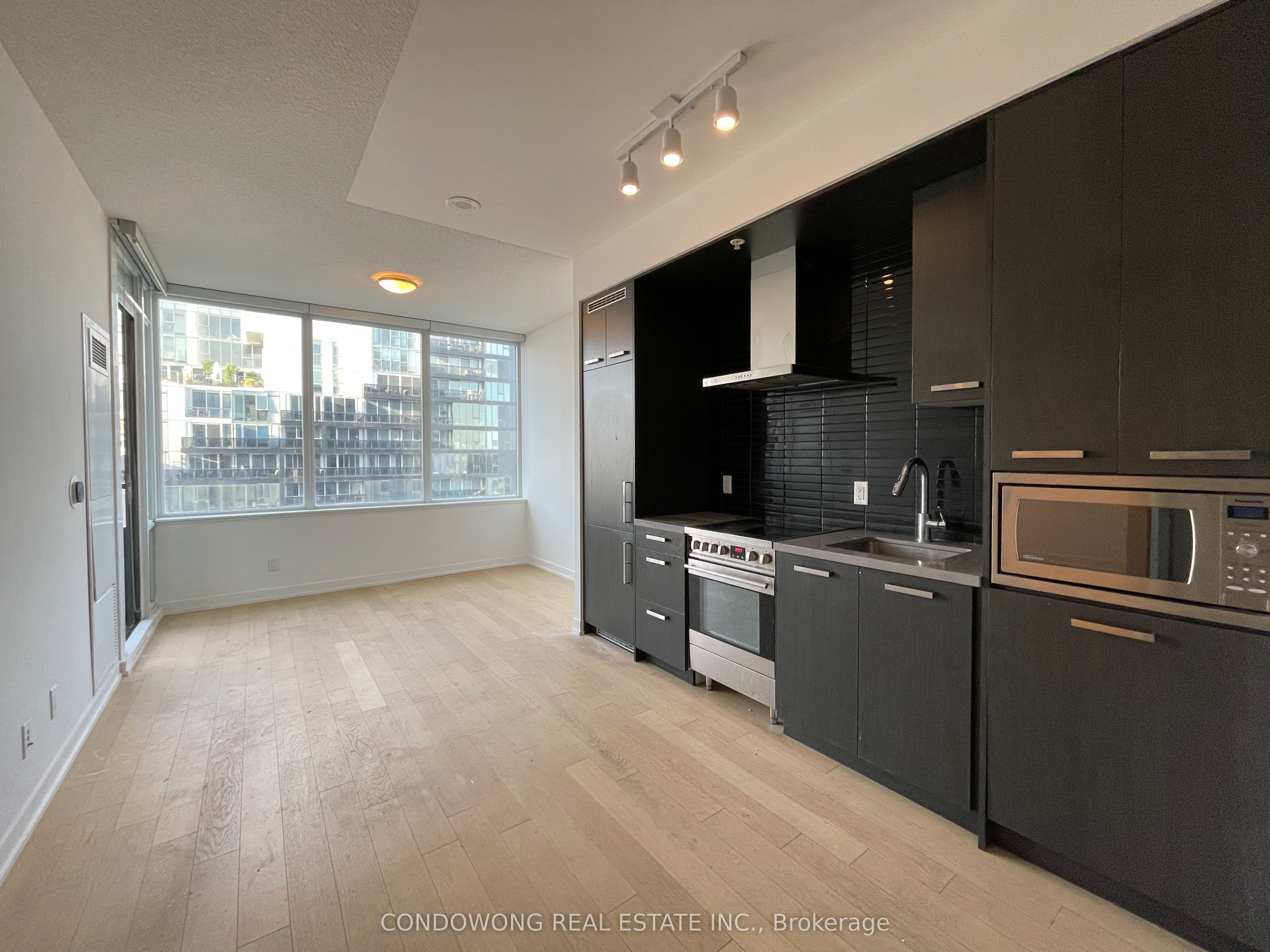 120 Bayview Avenue N706, Toronto, ON M5A 0G4