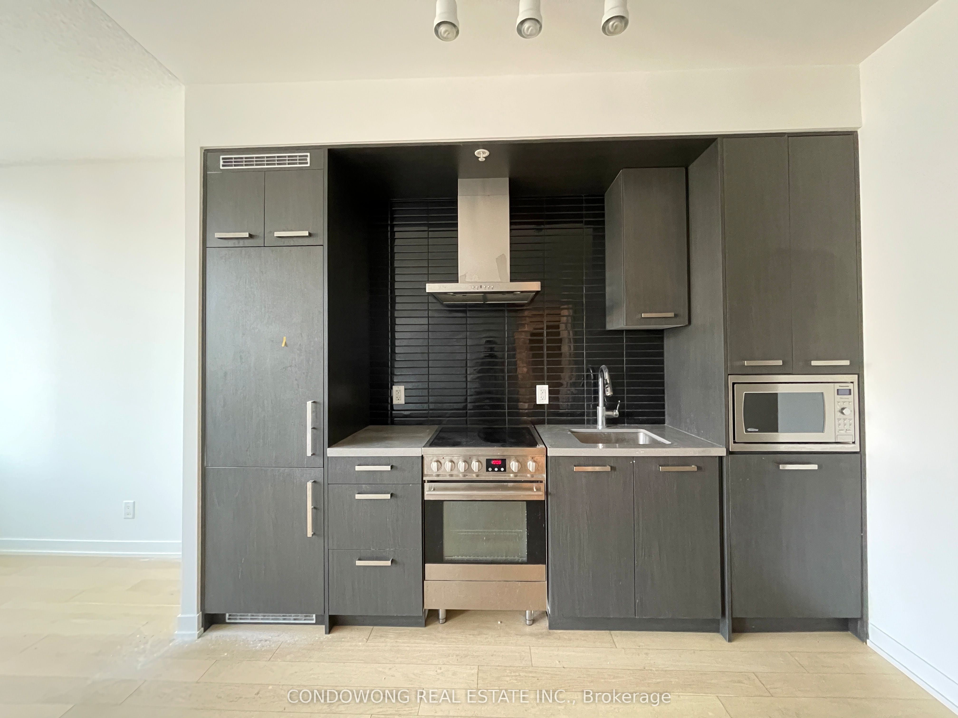 120 Bayview Avenue N706, Toronto, ON M5A 0G4 photo 3