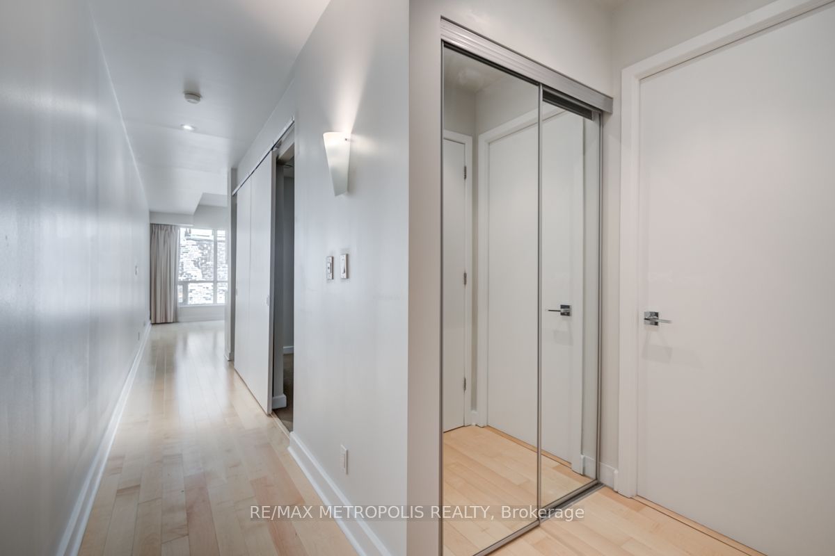 350 Wellington Street W 214, Toronto, ON M5V 3W9 photo 3