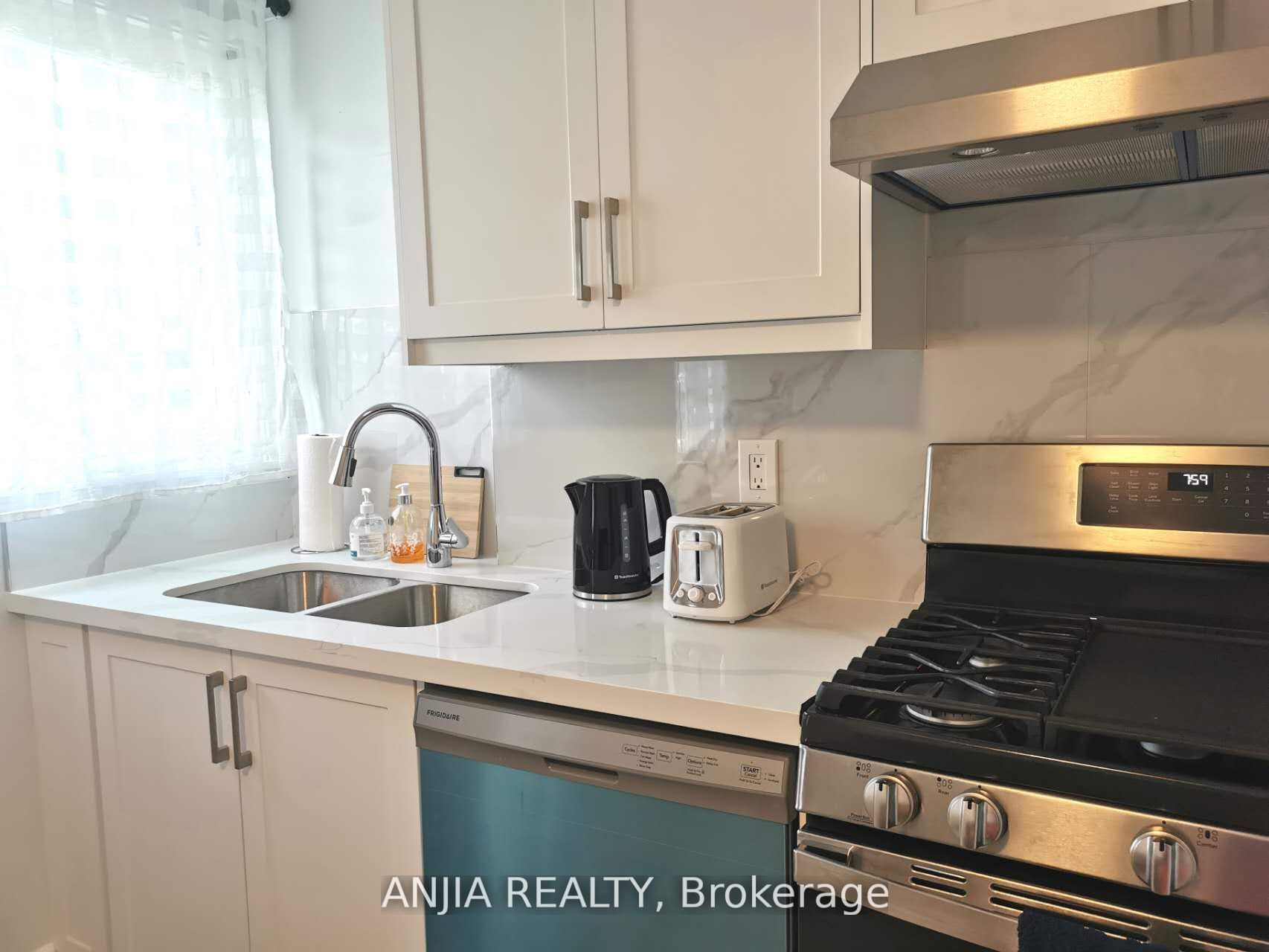 256 Homewood Avenue 1, Toronto, ON M2R 2N3 photo 4