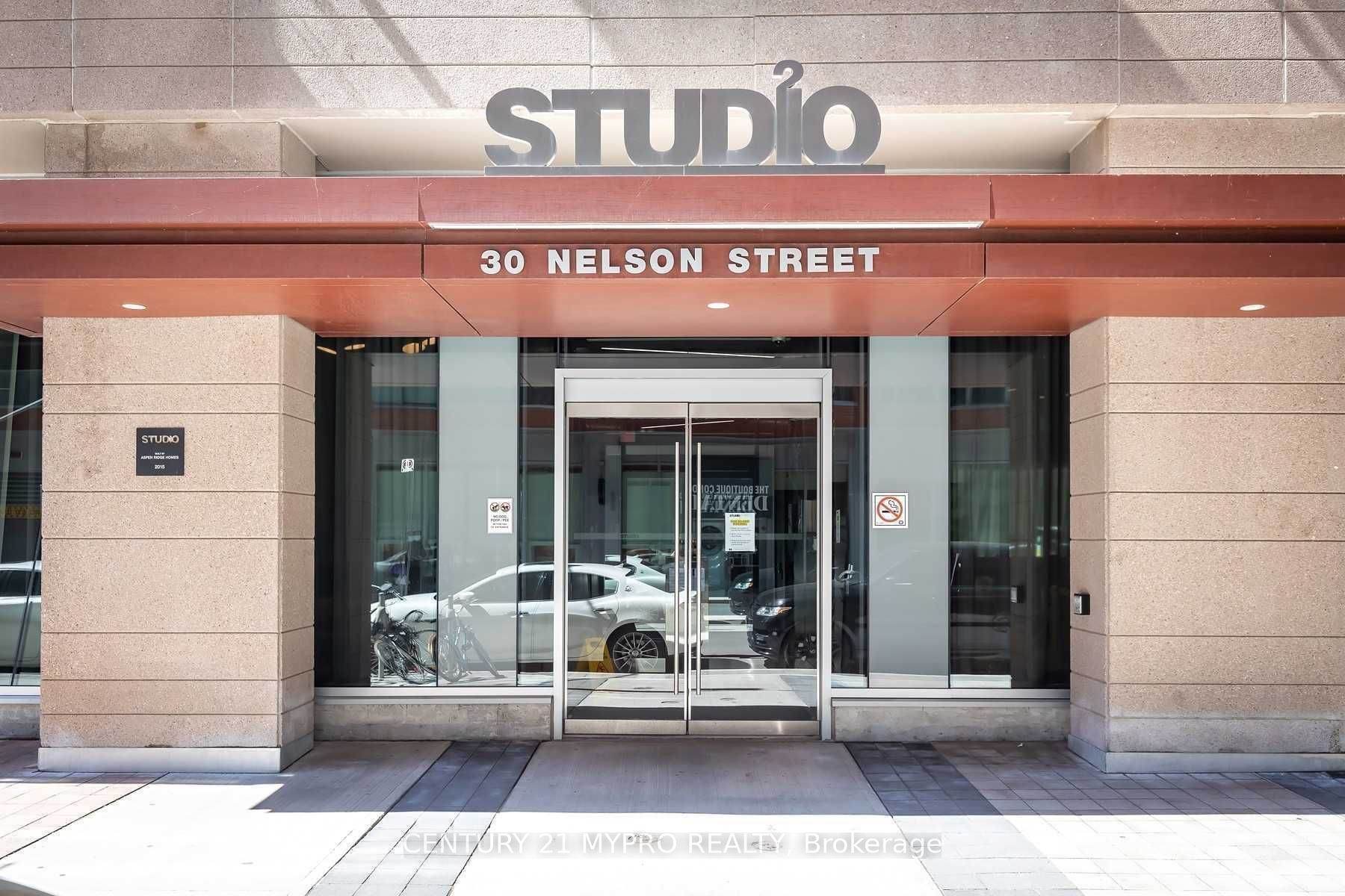 30 Nelson Street 2306, Toronto, ON M5V 0H5 photo 2