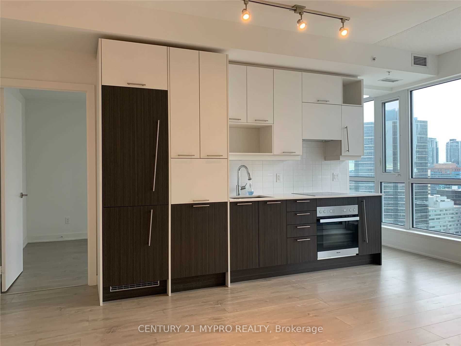30 Nelson Street 2306, Toronto, ON M5V 0H5 photo 5