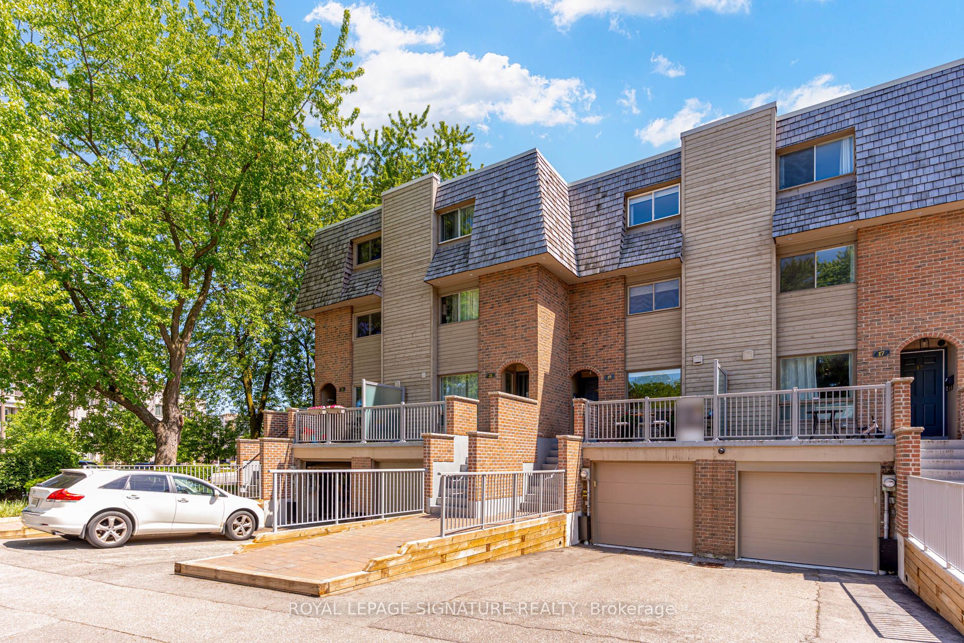 19 Wax Myrtle Way, Toronto, ON M3B 3K6 photo 2