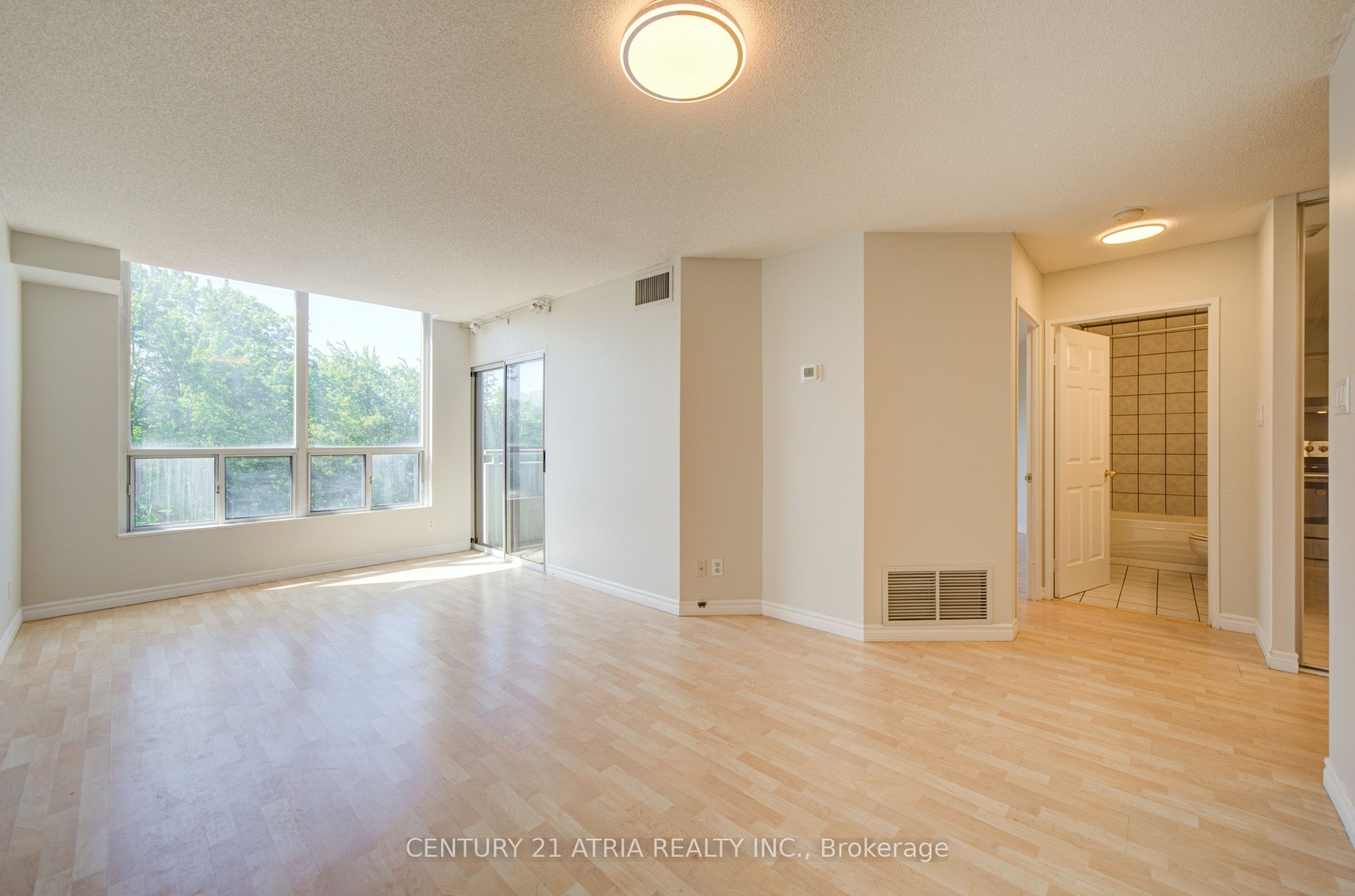 897 Sheppard Avenue 310, Toronto, ON M3H 2T4