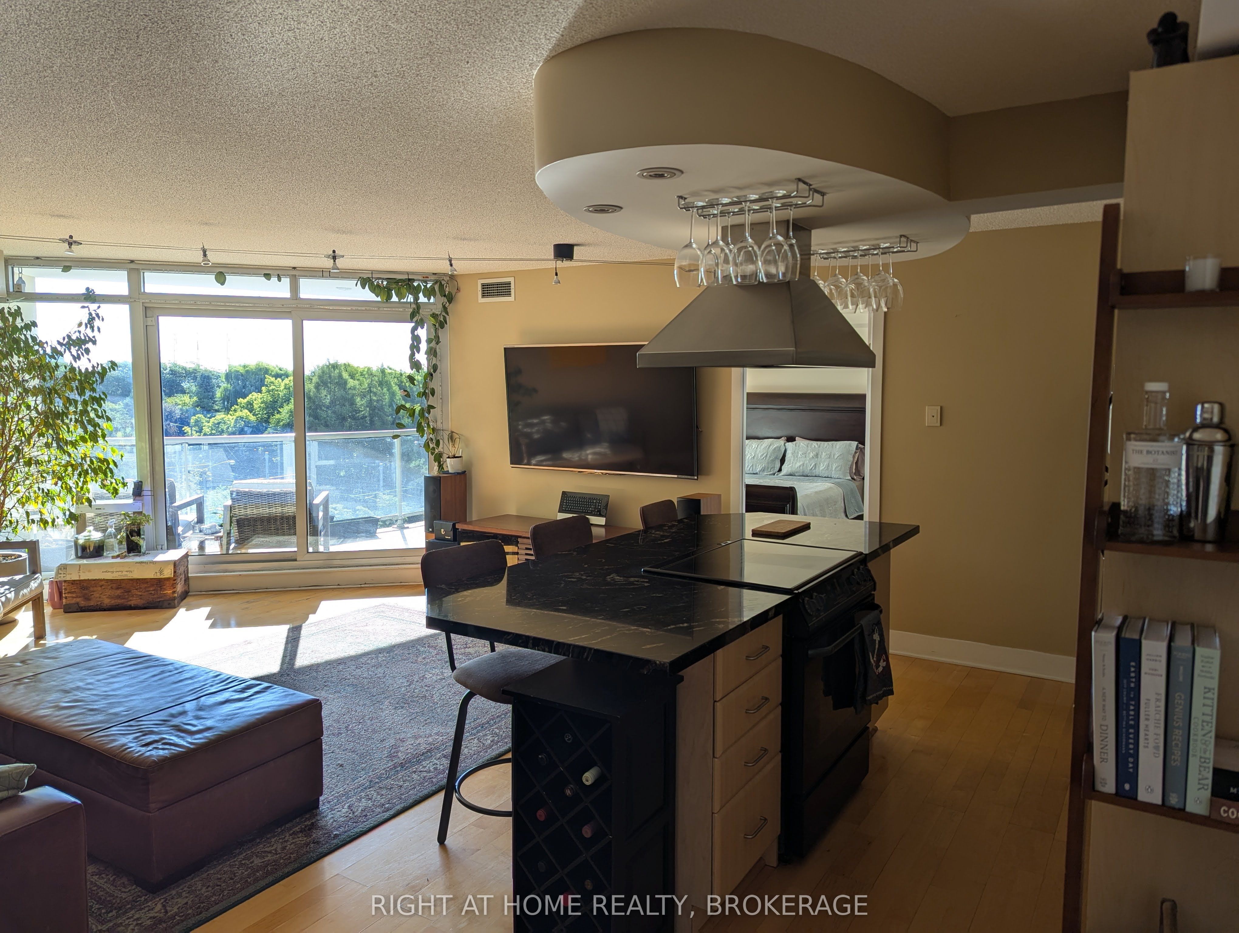 550 Queens Quay W 608, Toronto, ON M5V 3M8 photo 3