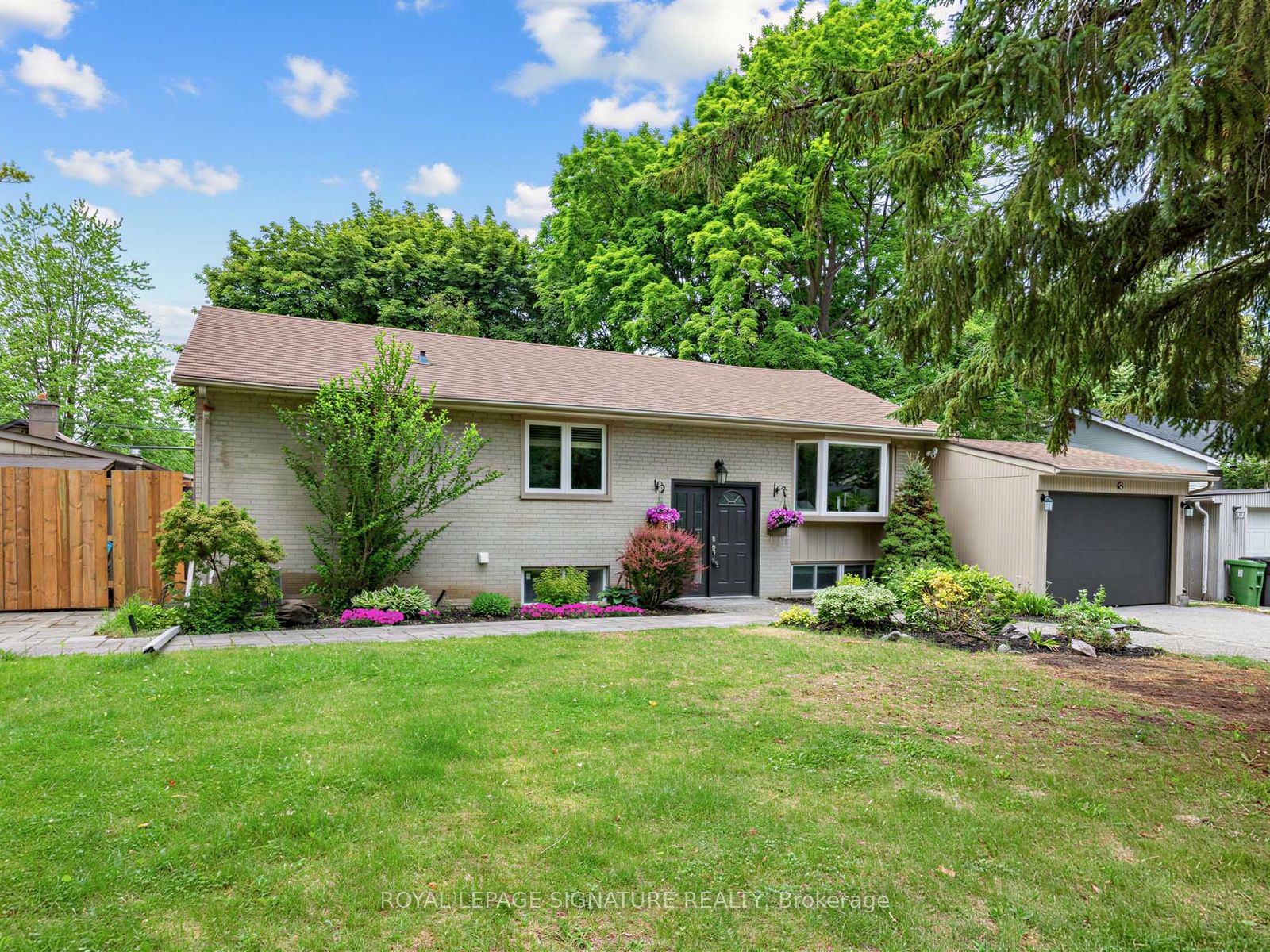 83 Berkinshaw Crescent, Toronto, ON M3B 2T1