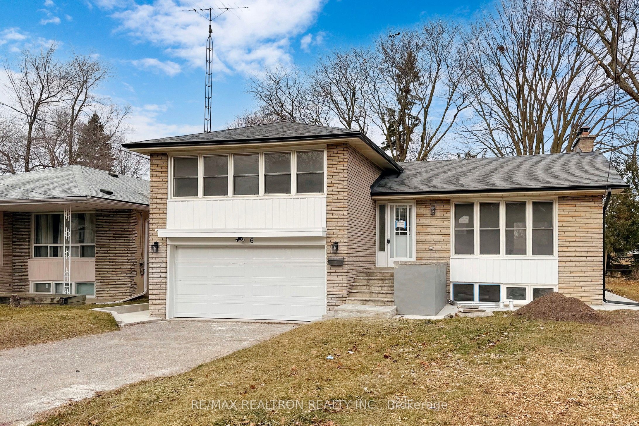 6 Deering Crescent, Toronto, ON M2M 2A3