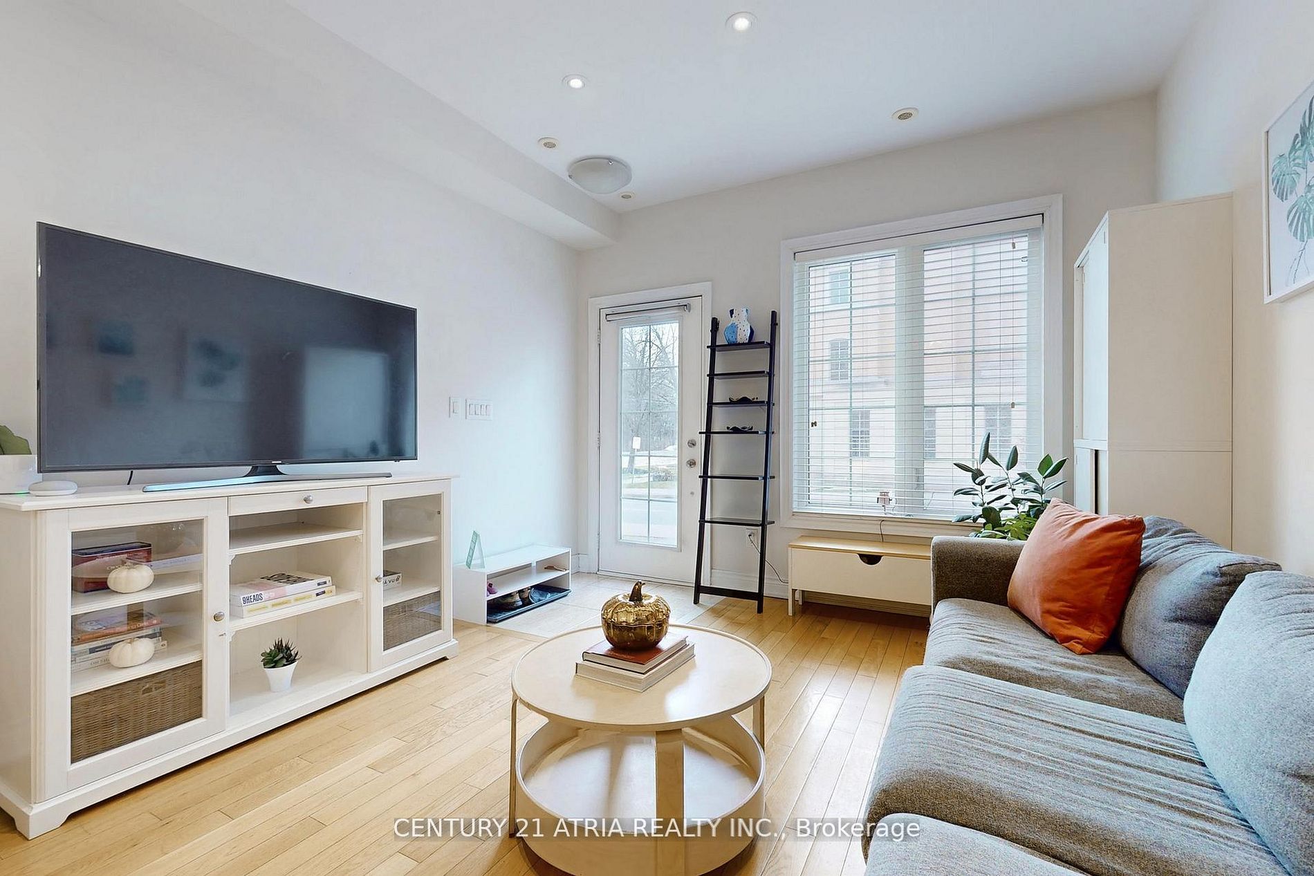 76 Hargrave Lane, Toronto, ON M4N 0A4 photo 3