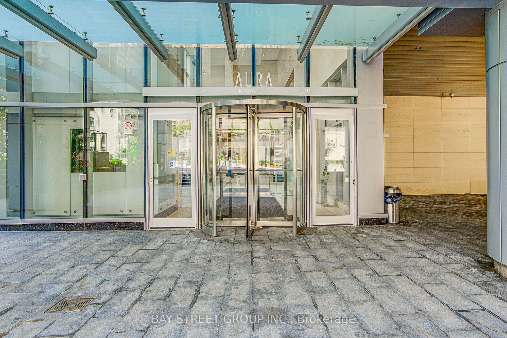388 Yonge Street 6701, Toronto, ON M5B 0A4 photo 2