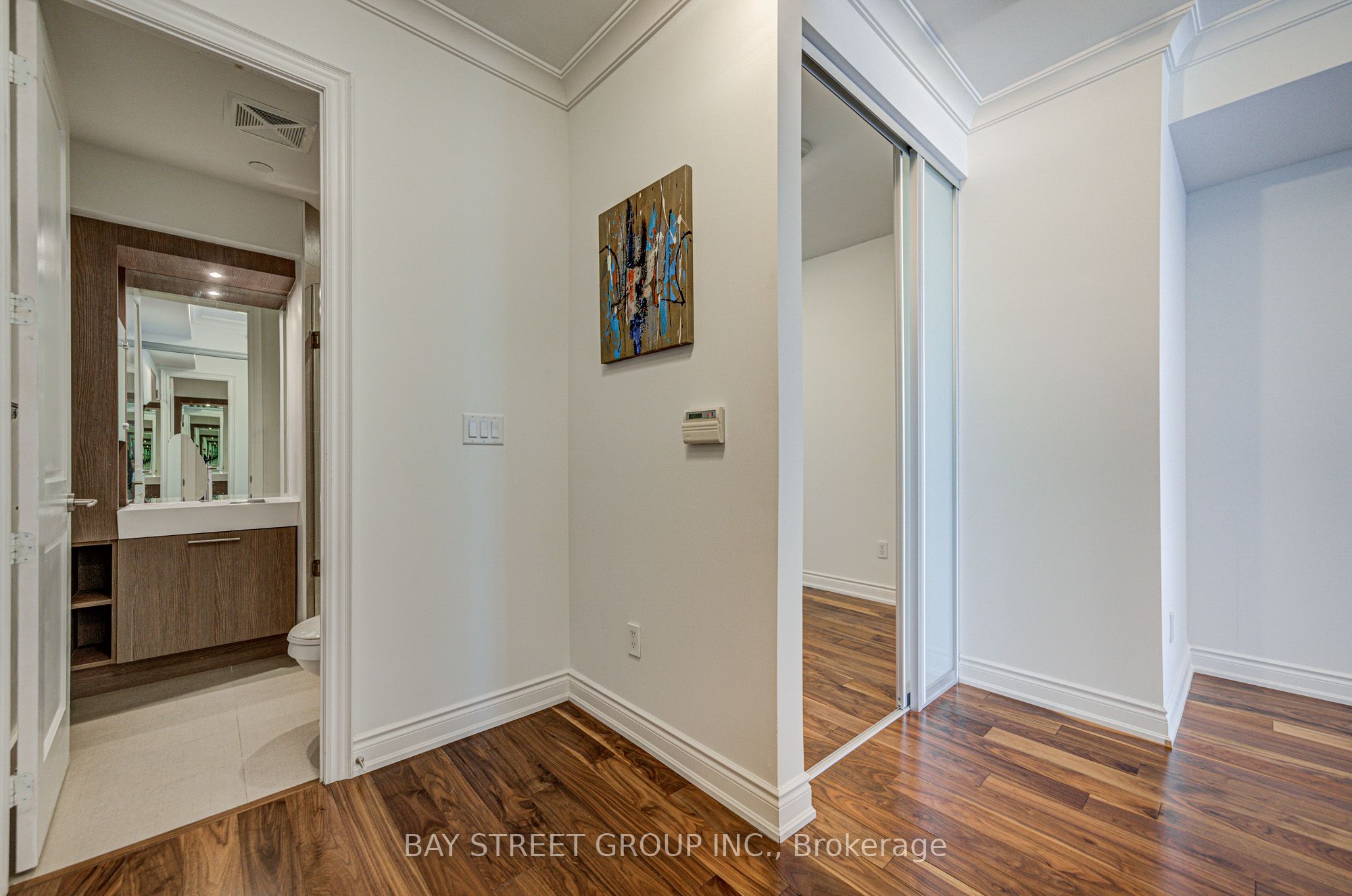 388 Yonge Street 6701, Toronto, ON M5B 0A4 photo 3