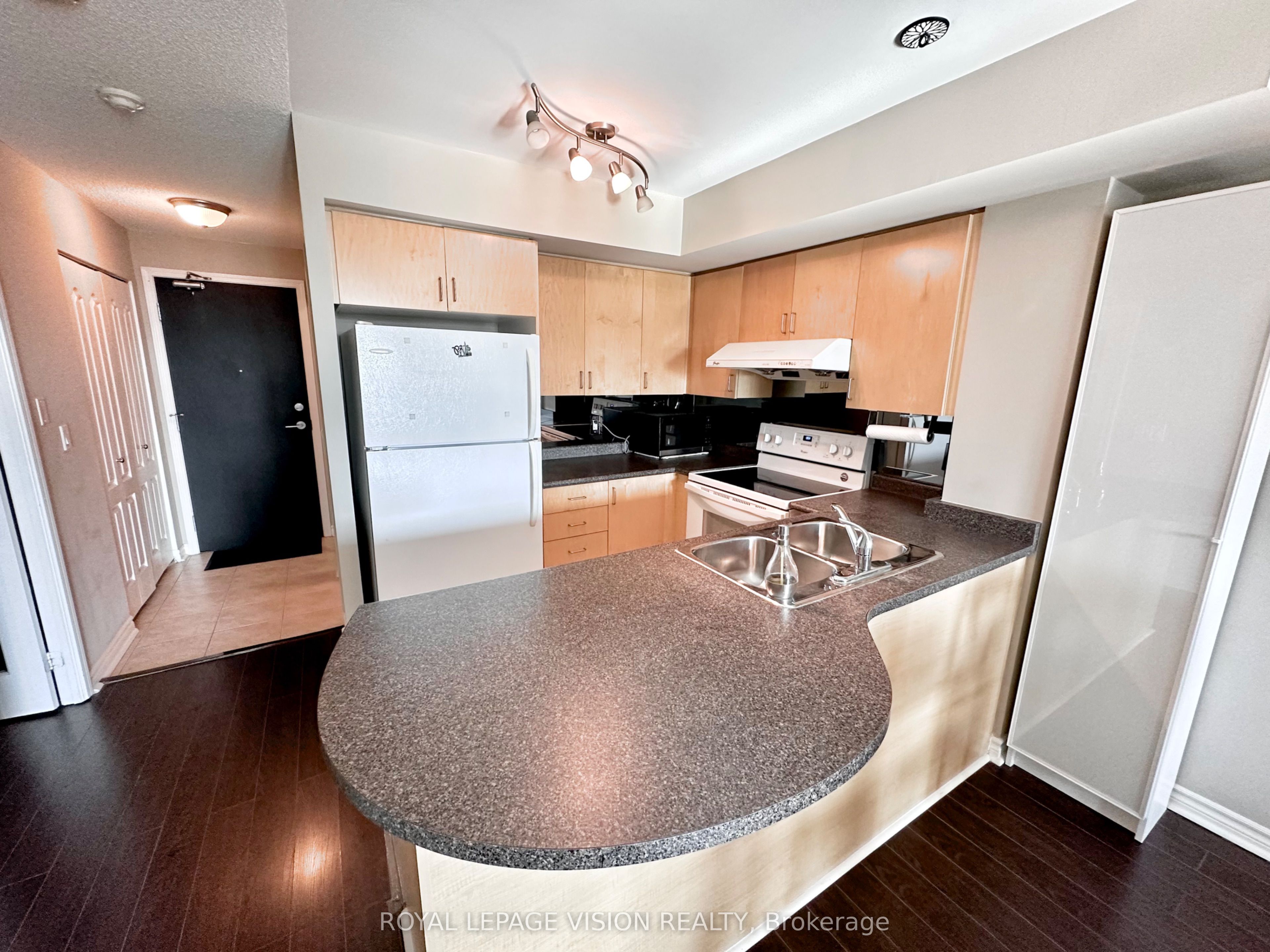 17 Barberry Place 1112, Toronto, ON M2K 3E6 photo 2