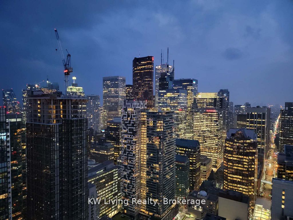 88 Queen Street E 5609, Toronto, ON M5C 0B6 photo 4