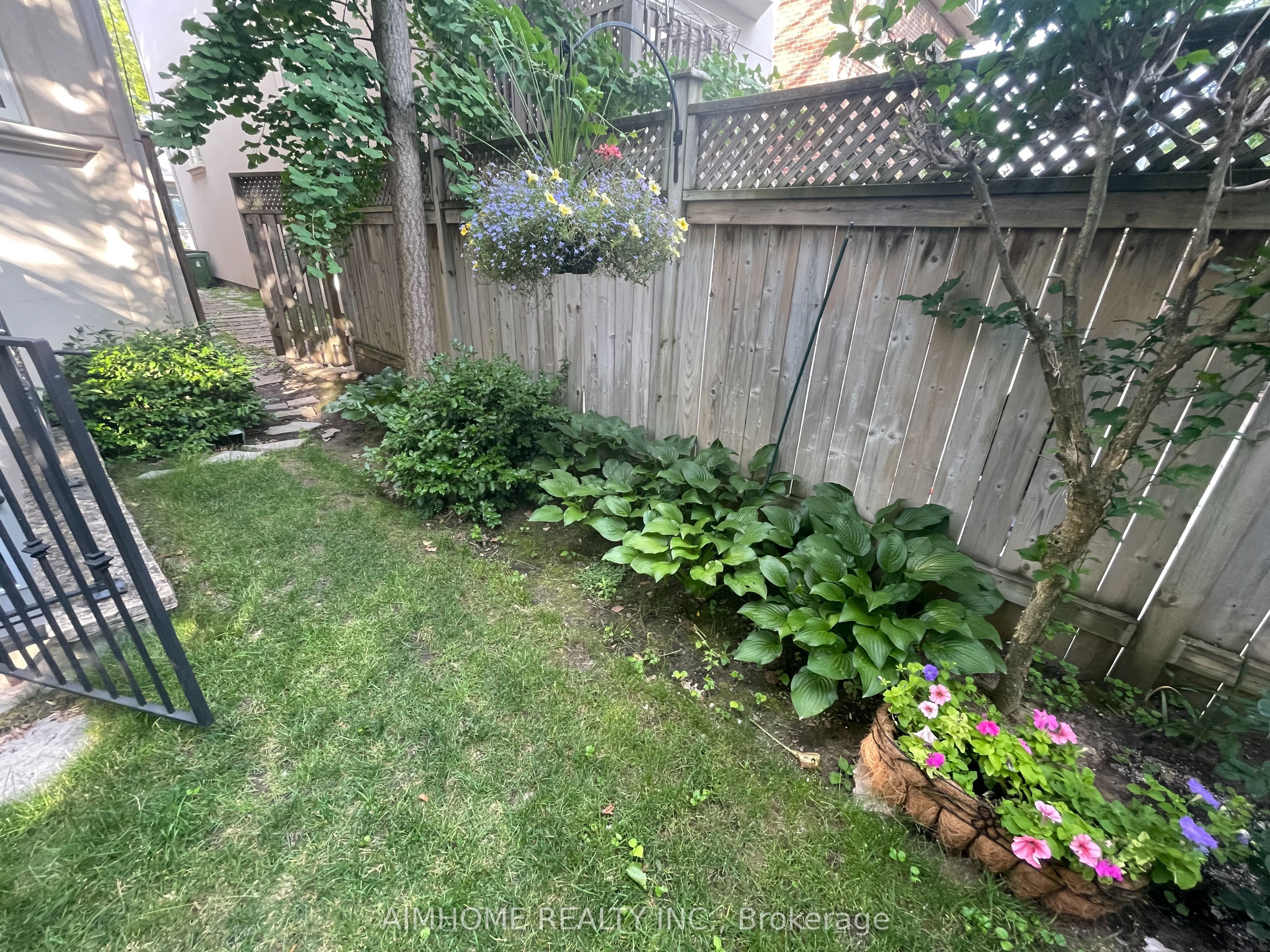 10 Hoyle Avenue, Toronto, ON M4S 2X6 photo 3