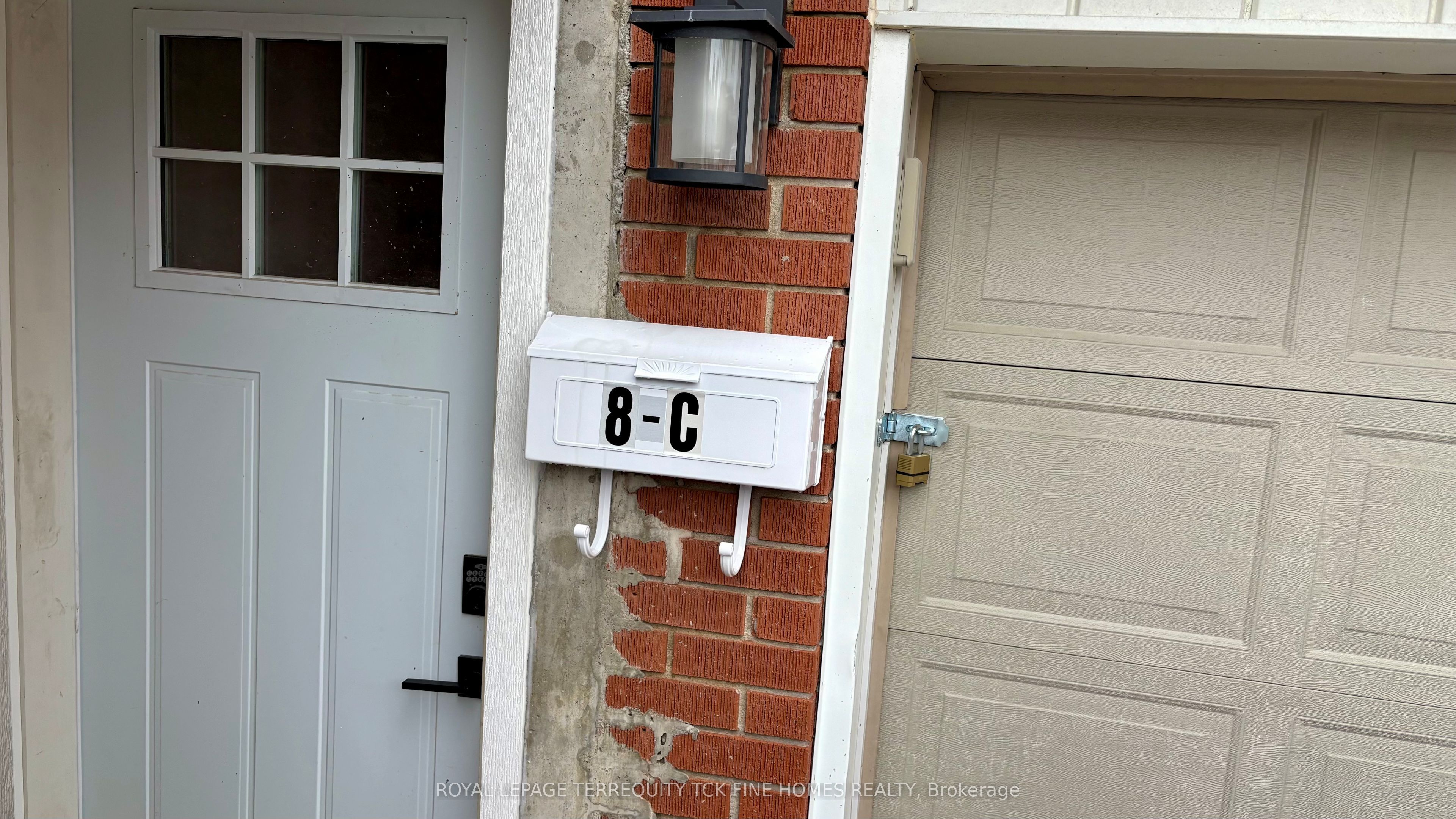 8 Somerset Avenue Lower, Toronto, ON M6H 2R4 photo 2