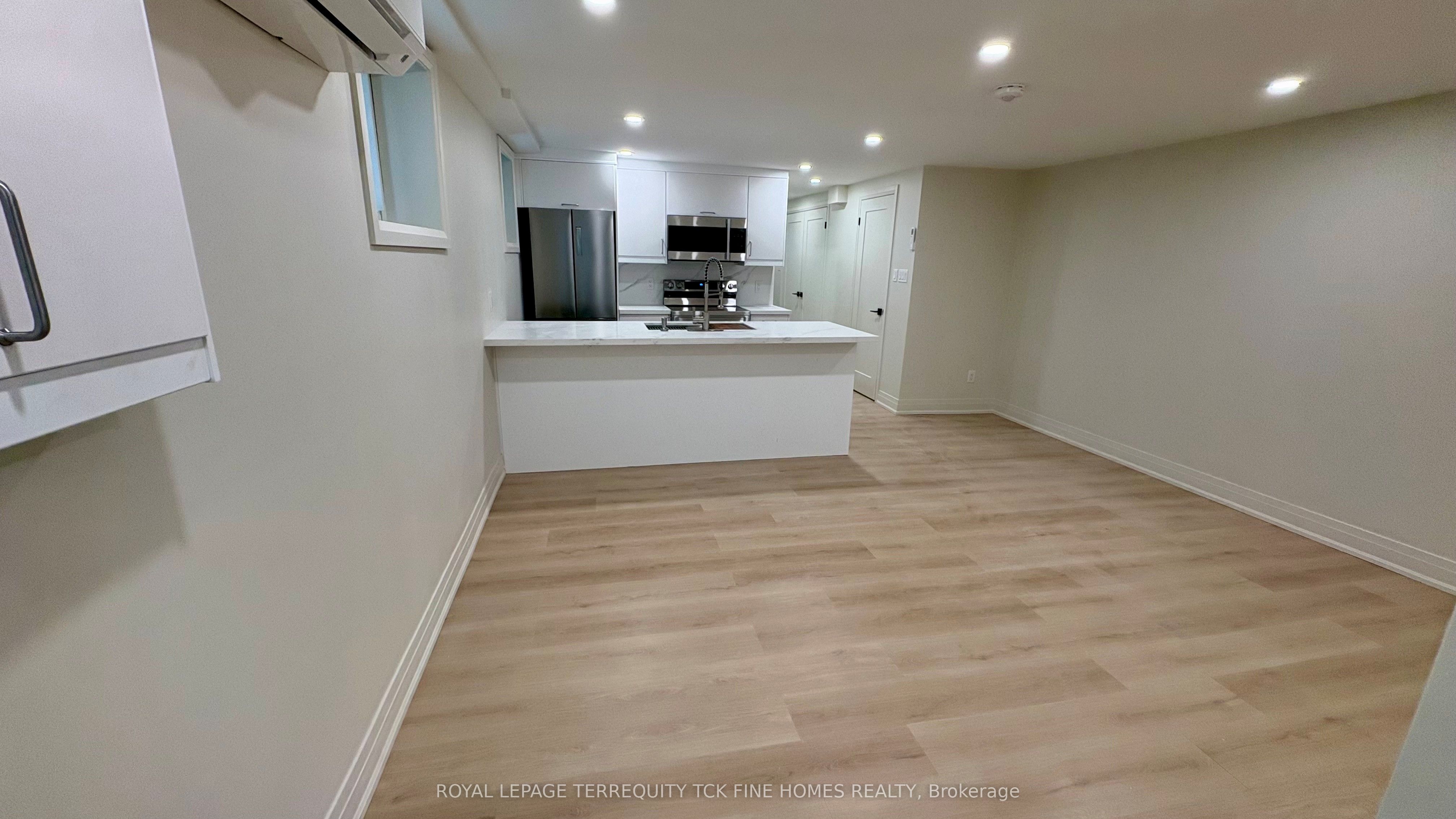 8 Somerset Avenue Lower, Toronto, ON M6H 2R4 photo 4