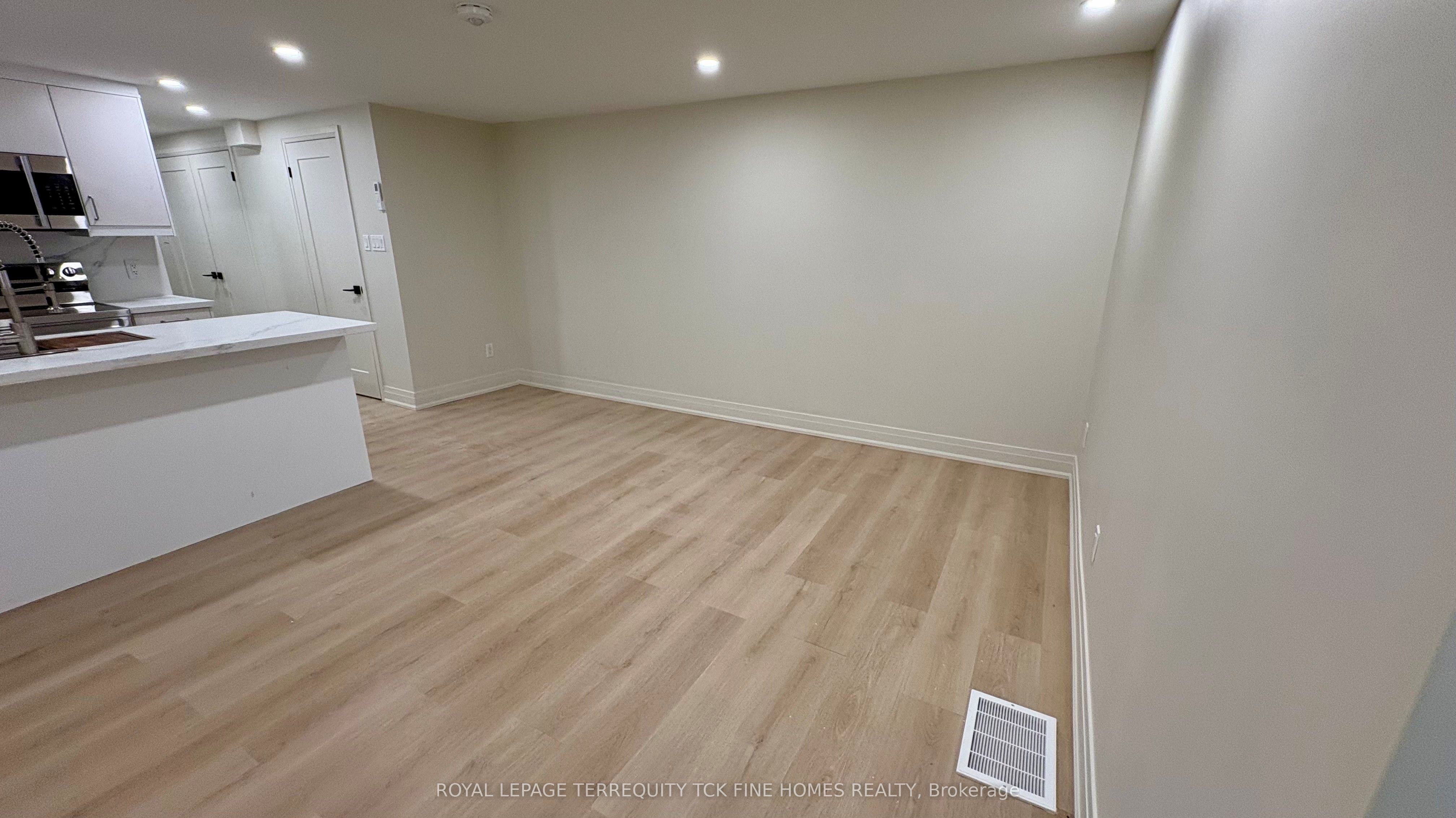 8 Somerset Avenue Lower, Toronto, ON M6H 2R4 photo 5