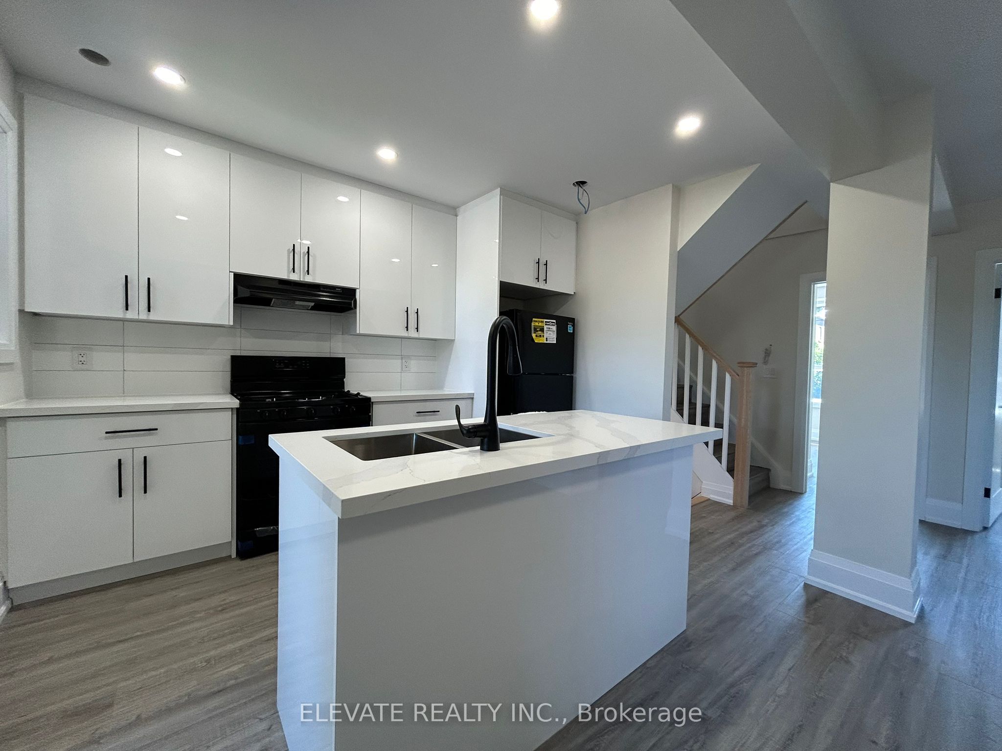 624 Christie Street 2, Toronto, ON M6G 3E5