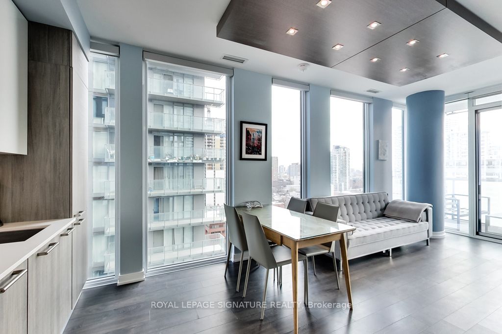 28 Wellesley Street E 1704, Toronto, ON M4Y 0C4 photo 3