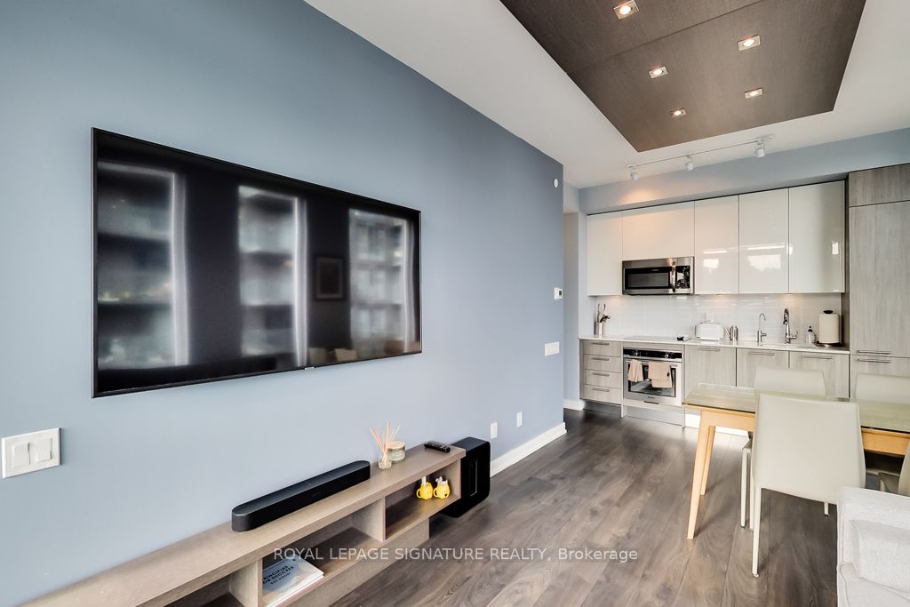 28 Wellesley Street E 1704, Toronto, ON M4Y 0C4 photo 5