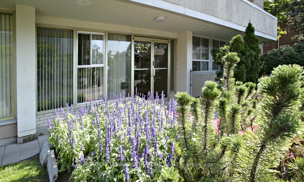 525 Eglinton Avenue E 203, Toronto, ON M4P 1N5 photo 5