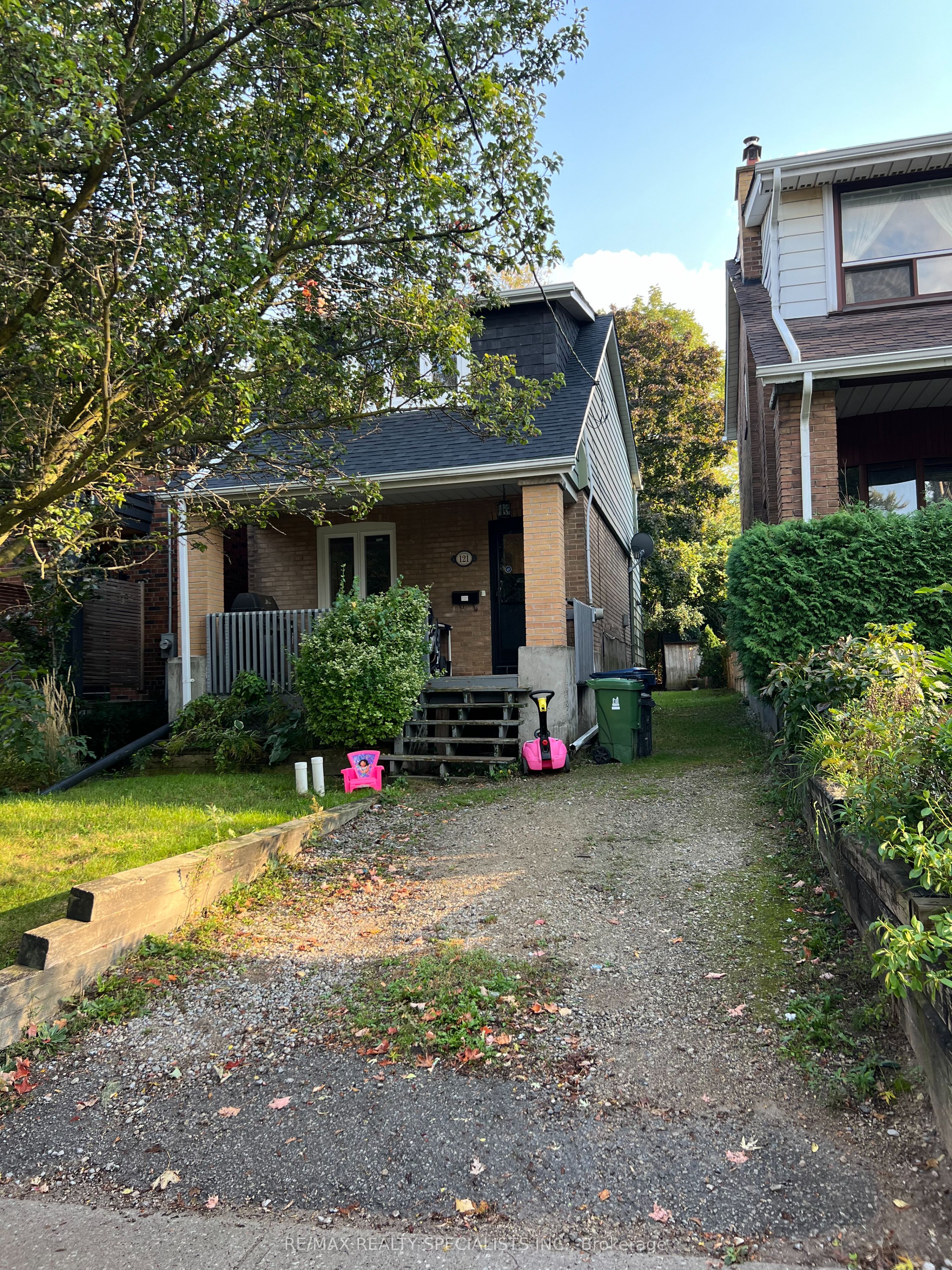 121 MAPLEWOOD Avenue, Toronto, ON M6C 1J7