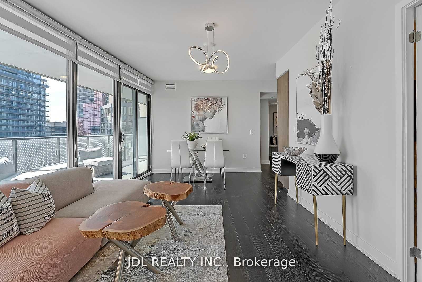 11 Wellesley Street W 2105, Toronto, ON M4Y 1E8 photo 5