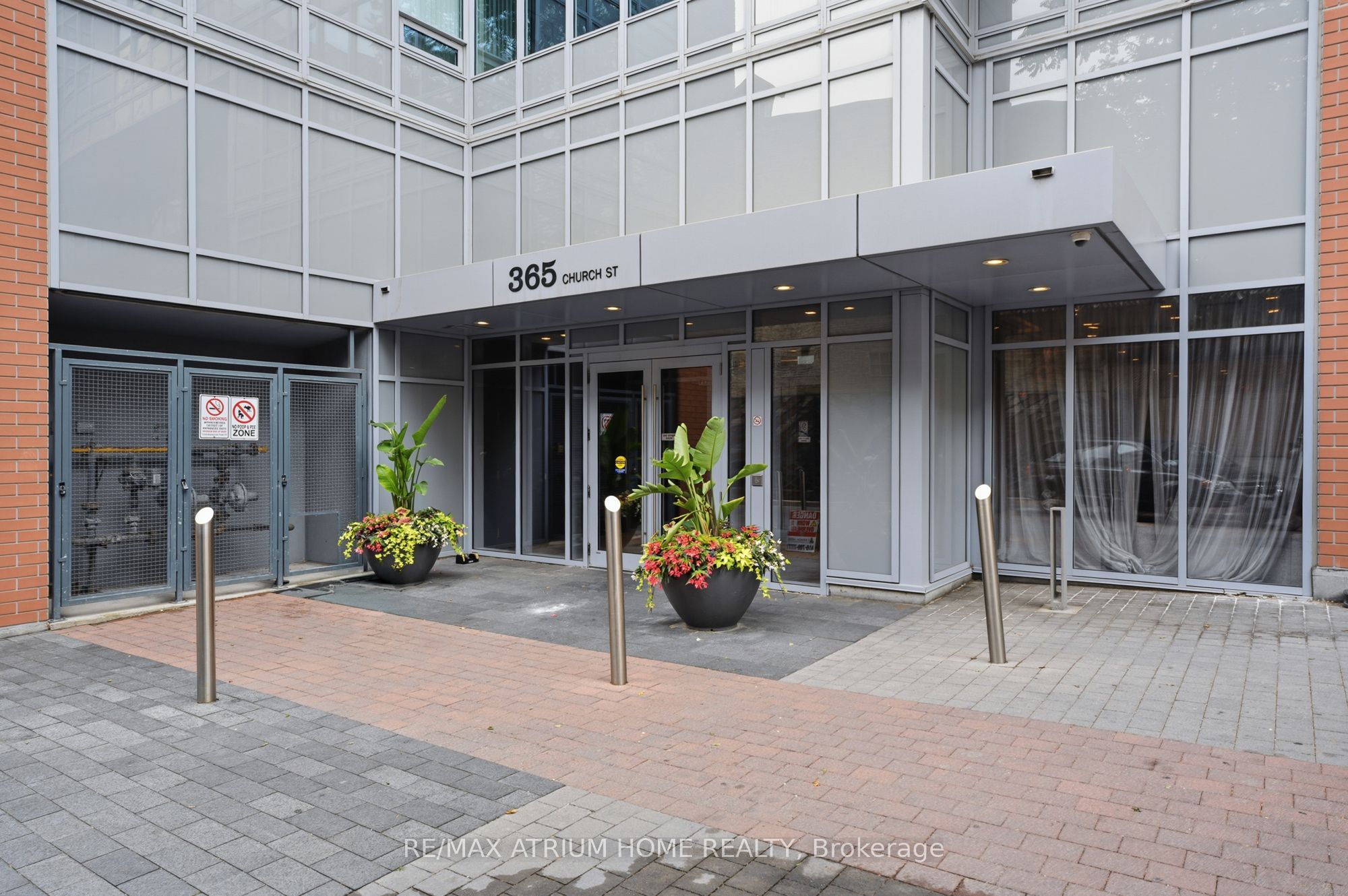 365 Church Street 2106, Toronto, ON M5B 1Z9 photo 2