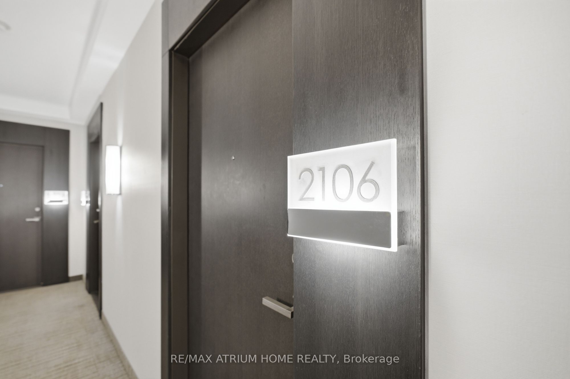 365 Church Street 2106, Toronto, ON M5B 1Z9 photo 3